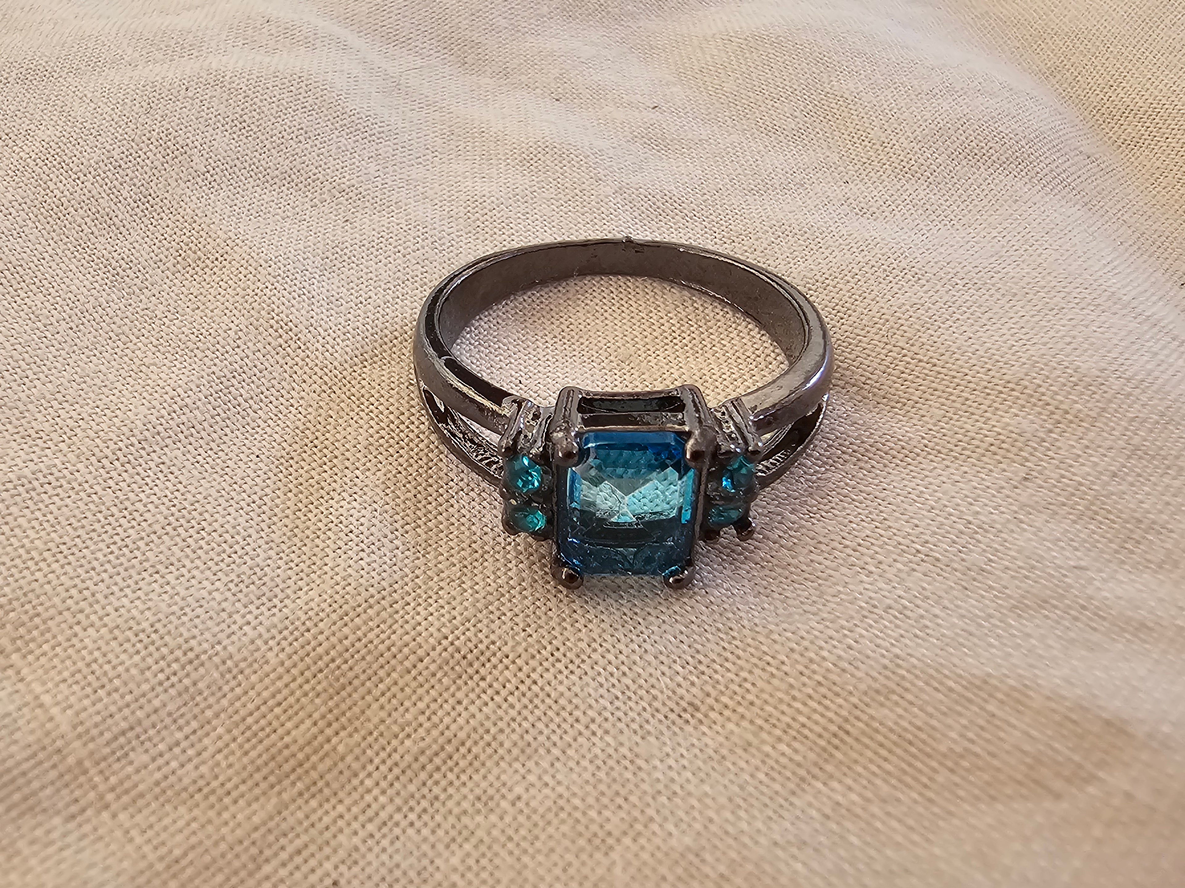 Anillos clásicos con piedra cristal de varios colores