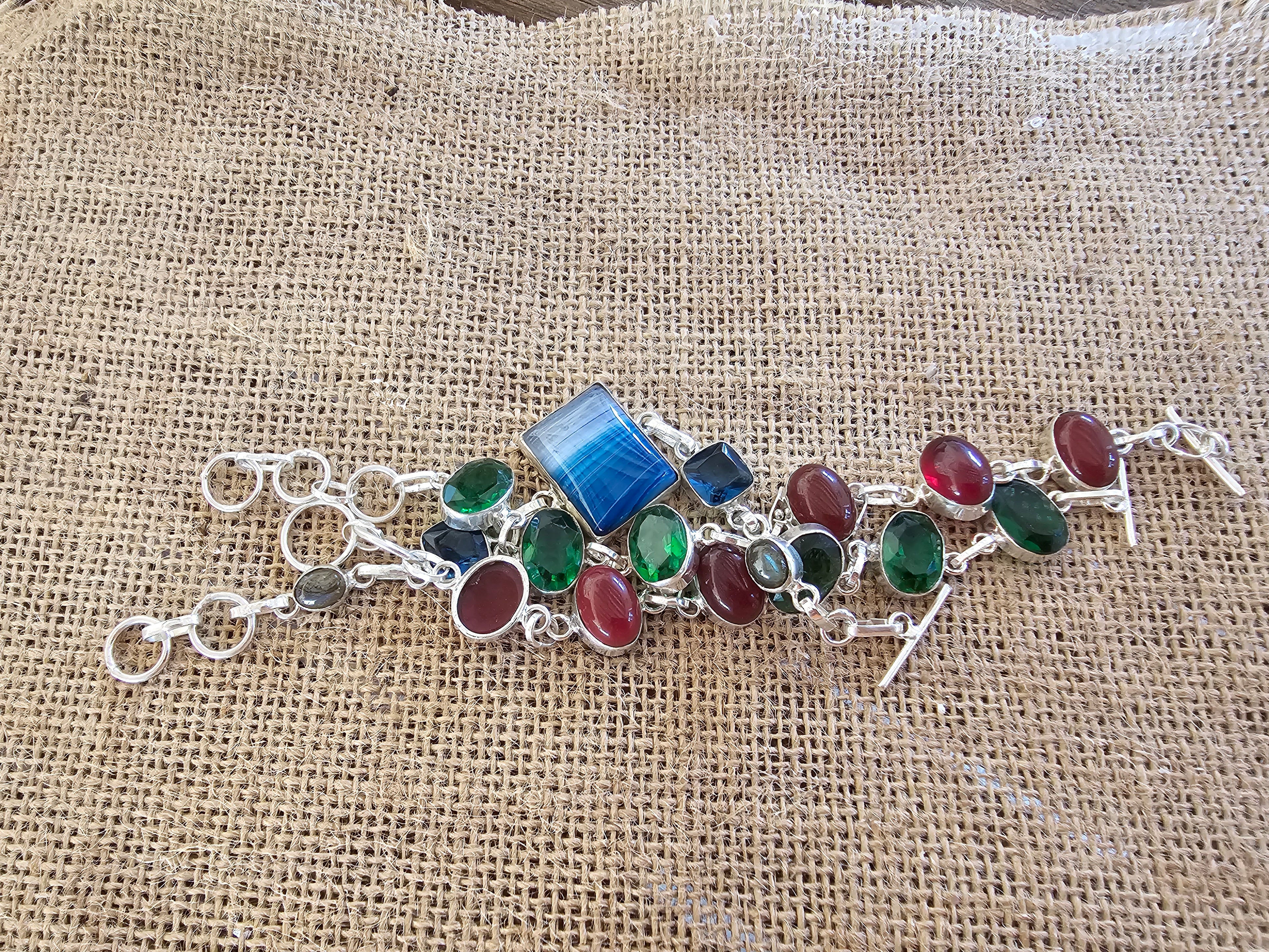 Pulseras en tres colores
