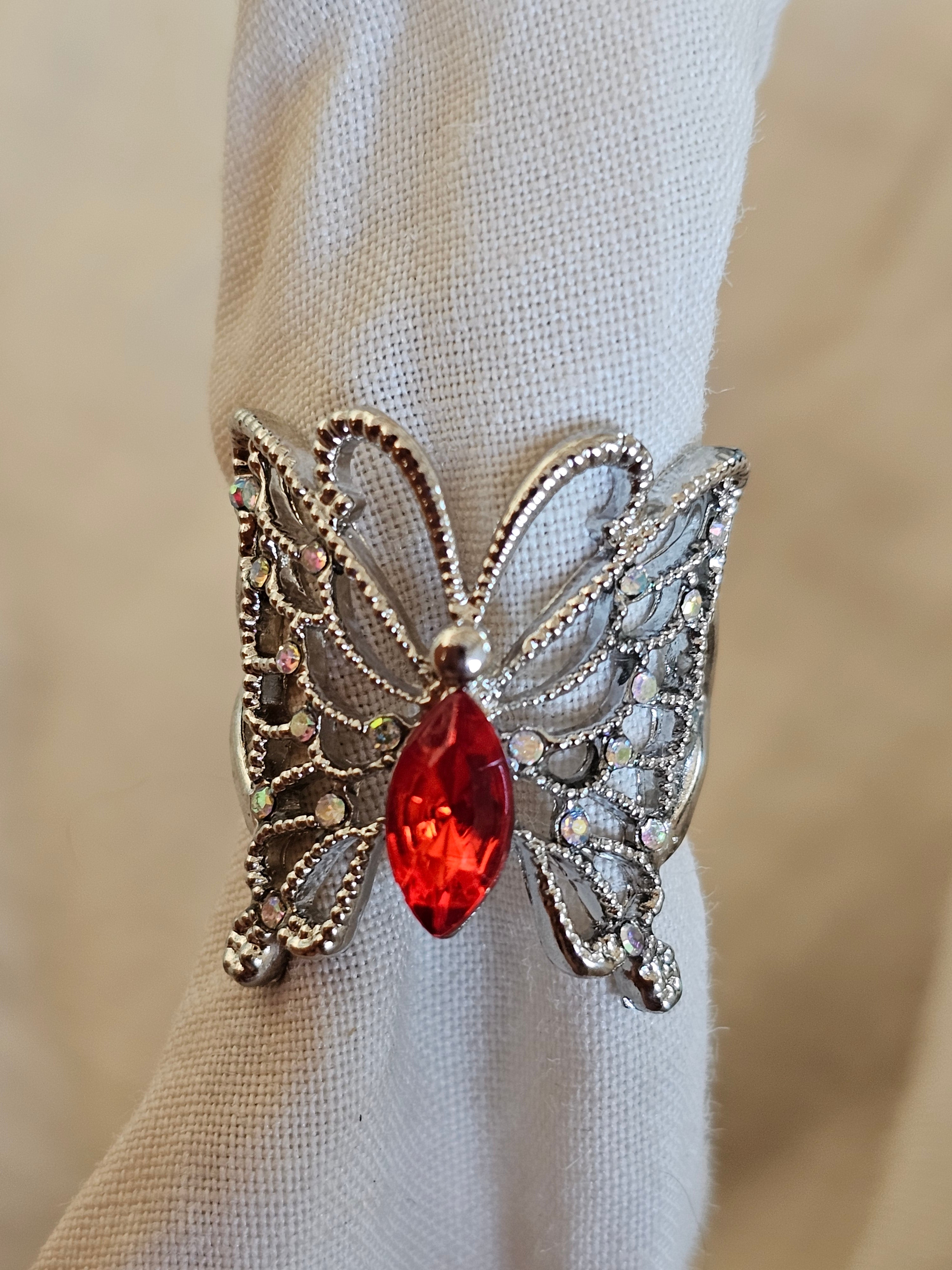 Anillo de mariposa plateada