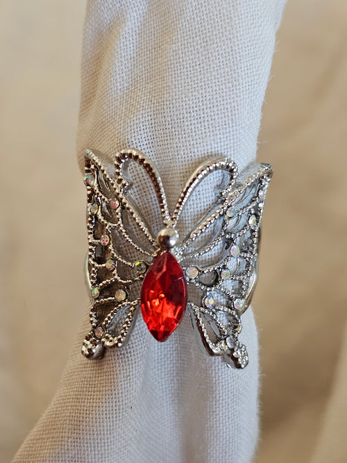 Anillo de mariposa plateada