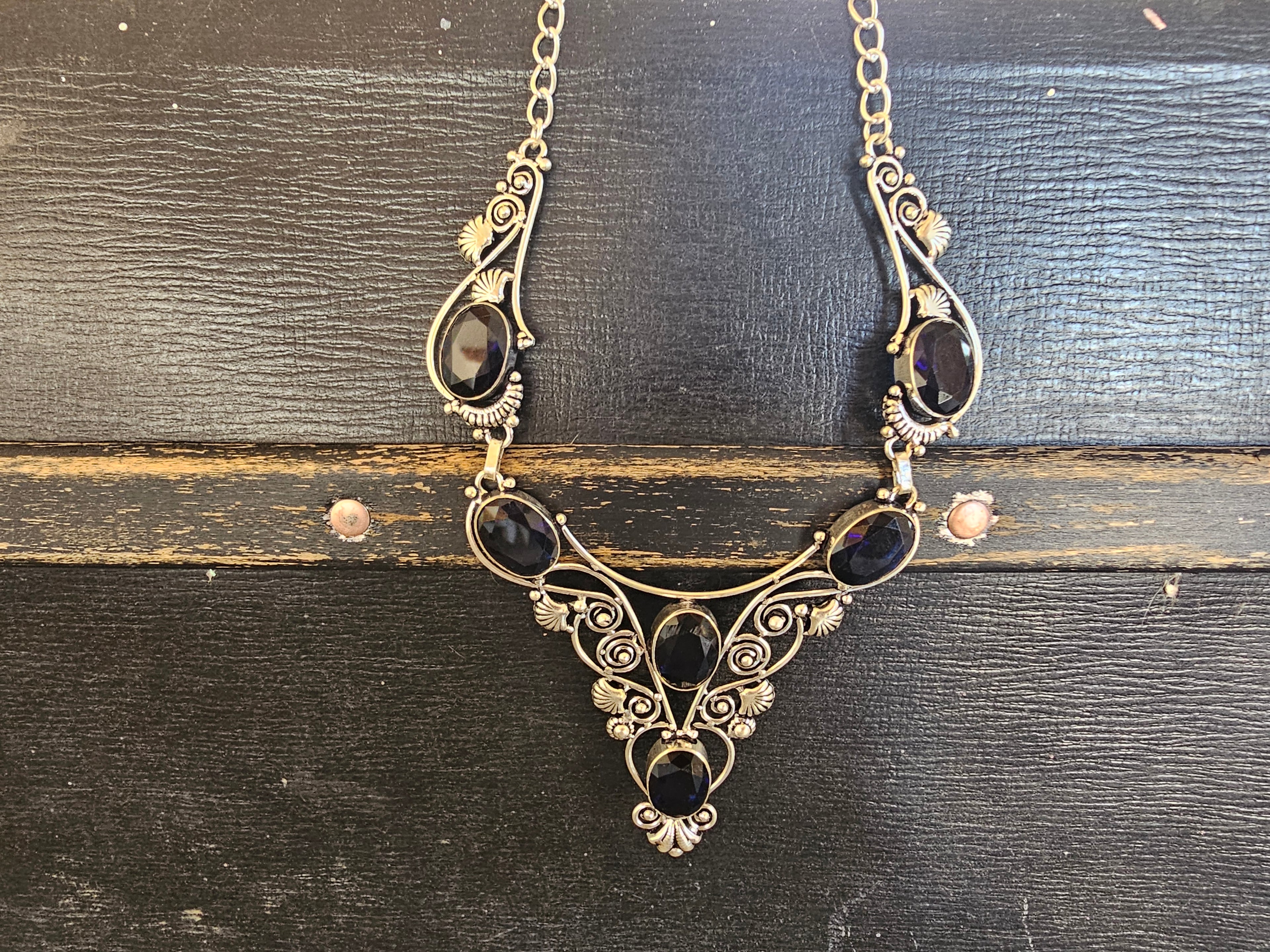 Collar delicado y elegante