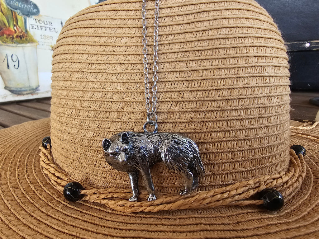 Collar Colgante Lobo Salvaje – Plata Envejecida y Relieve 3D