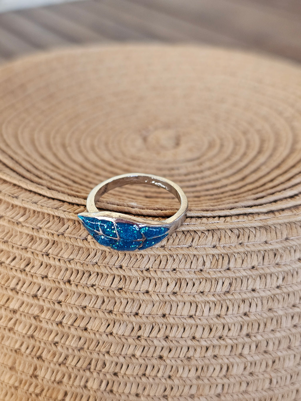 Lindo anillo estilo hoja