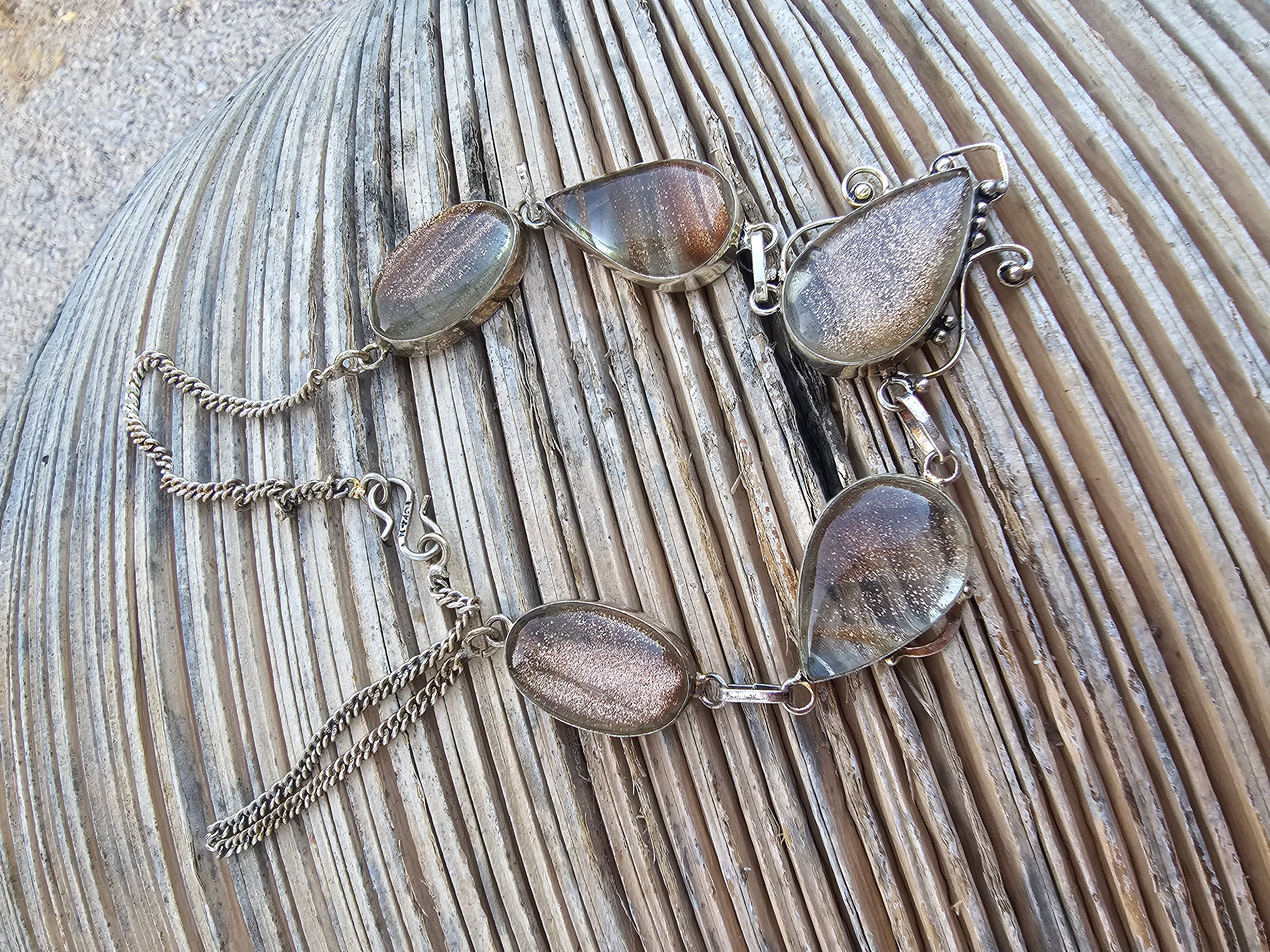 Collar brillante con detalles