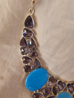 Collar espectacular en tonos de azul