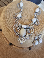 Conjunto de collar y pendientes