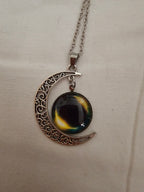 Collar con colgante de media luna