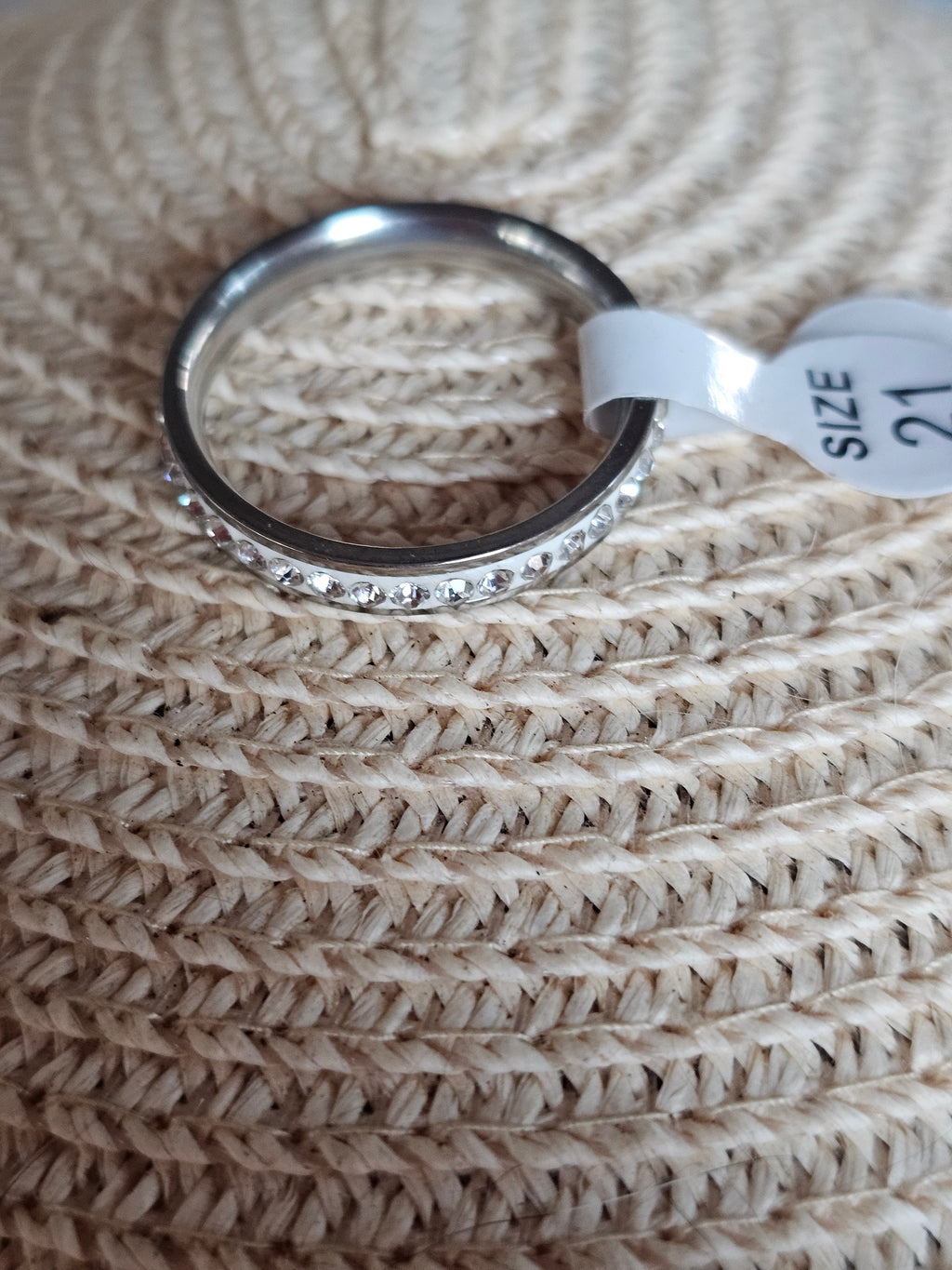 Anillo blanco con cristales