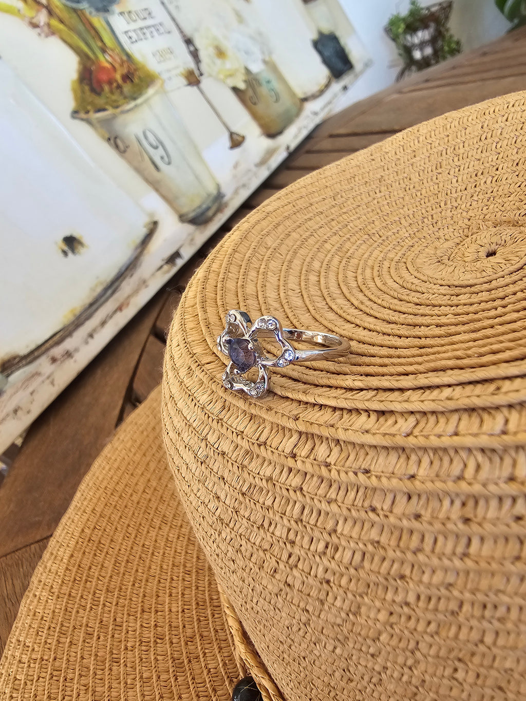 Lindo anillo con forma floral