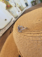 Lindo anillo con forma floral