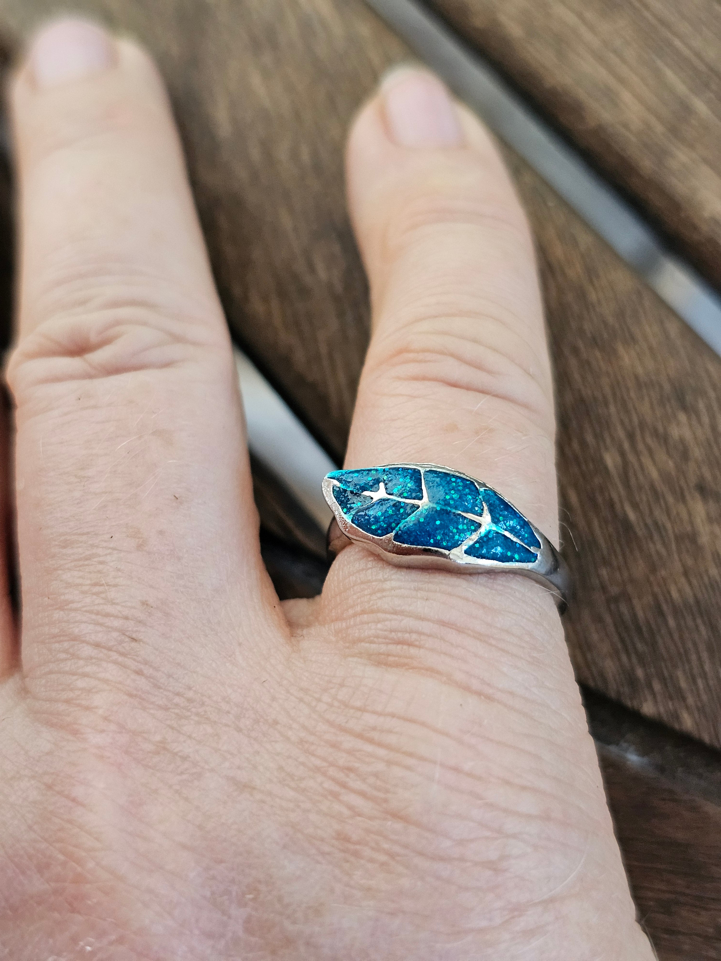 Lindo anillo estilo hoja