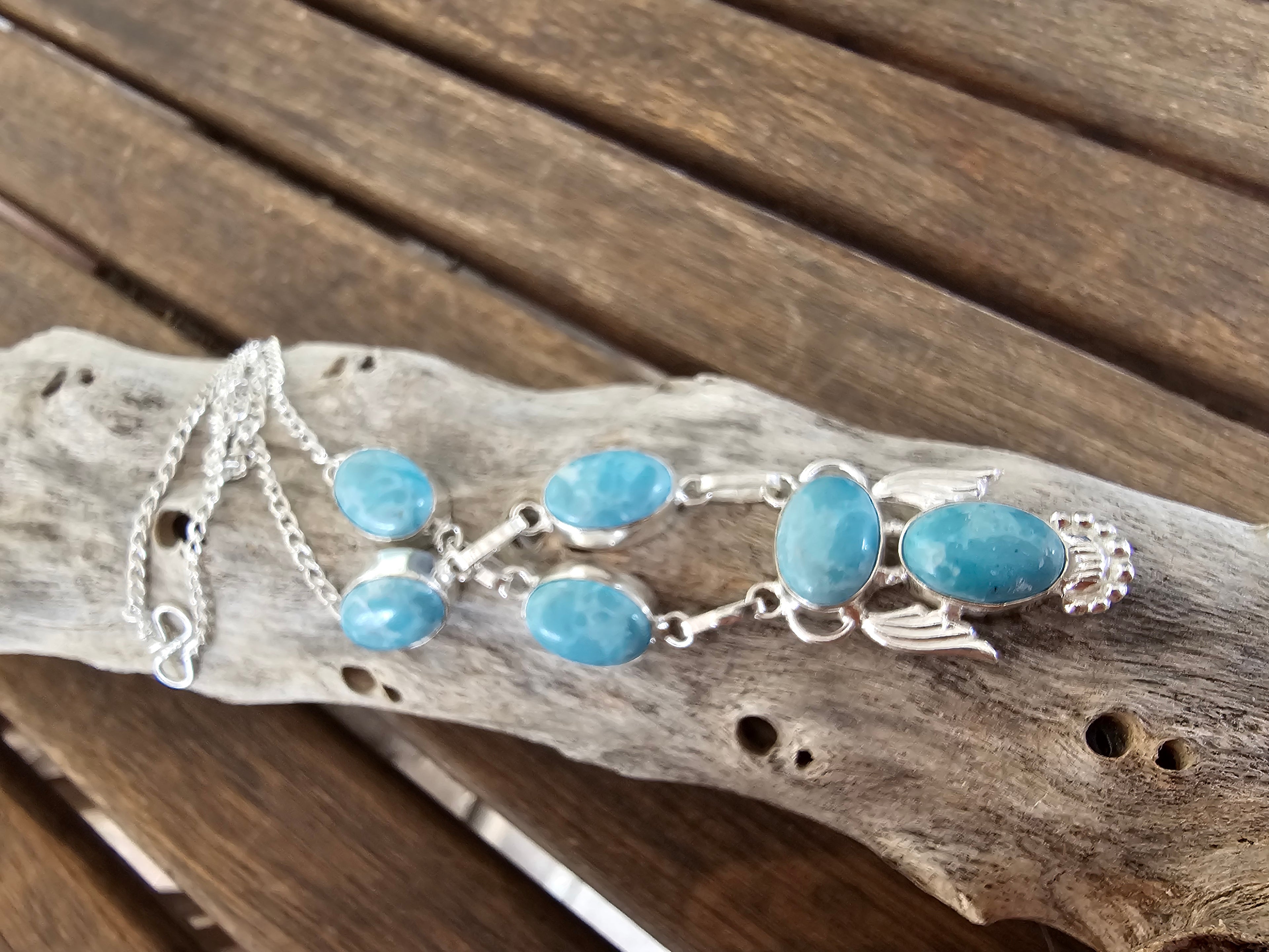 Bonito collar lavalier con alas