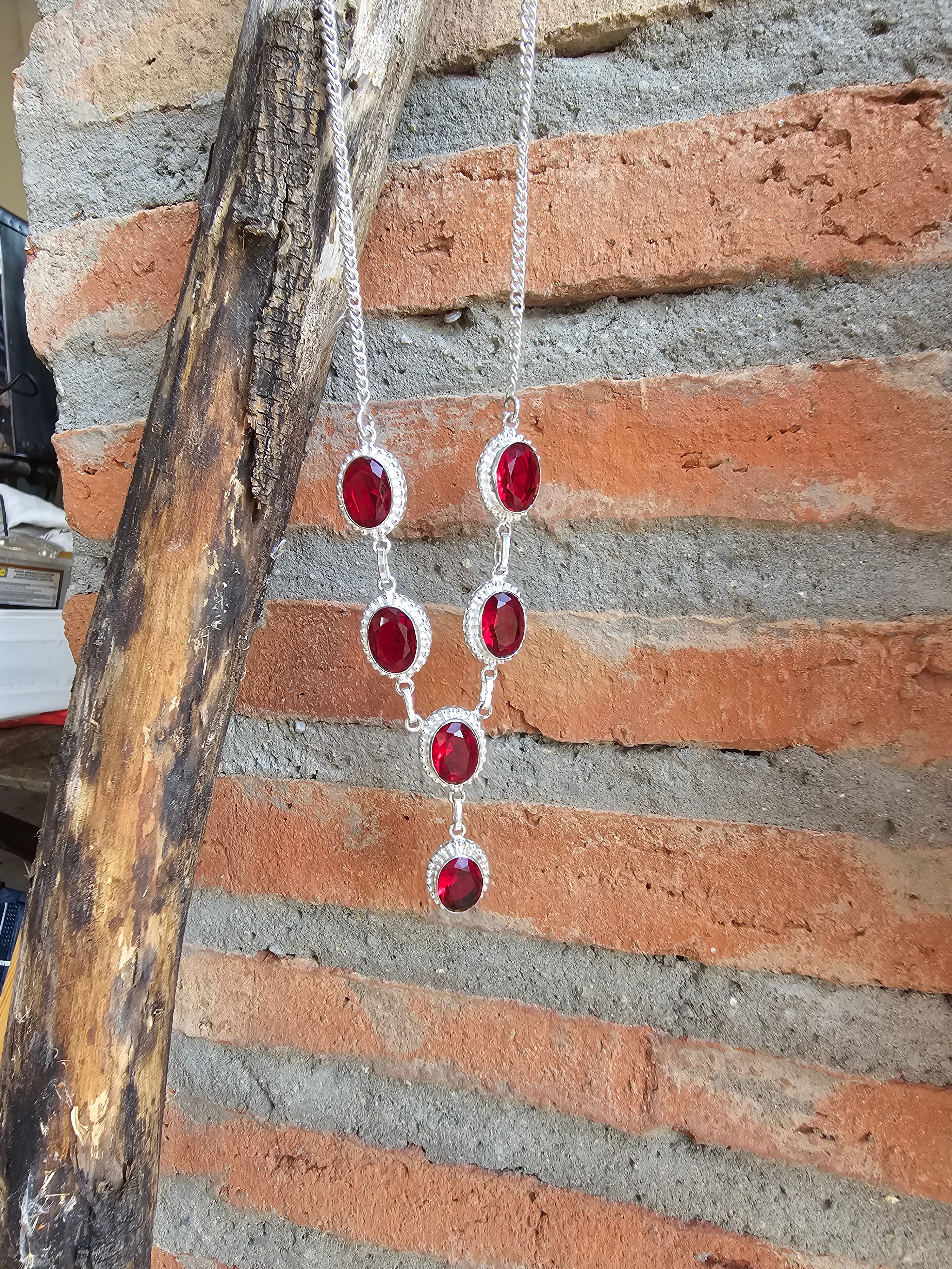 Lindo collar rojo para cualquier ocasión