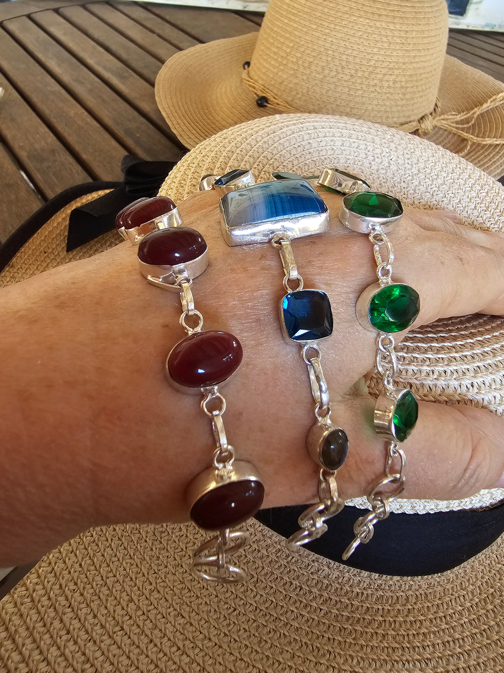 Pulseras en tres colores