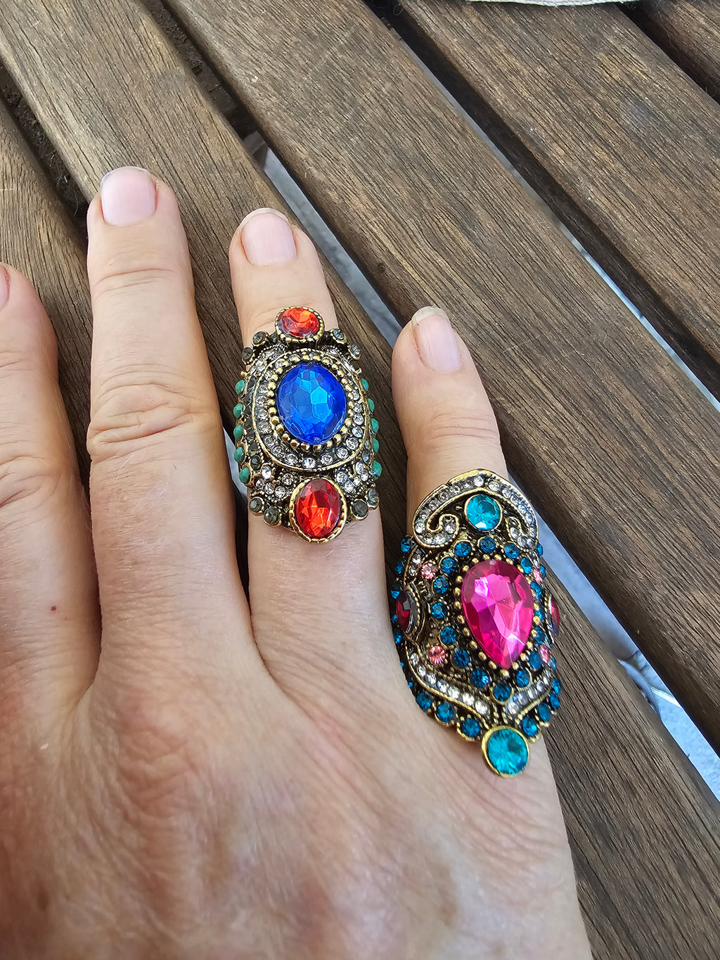 Enorme y magnífico anillo diseño audaz