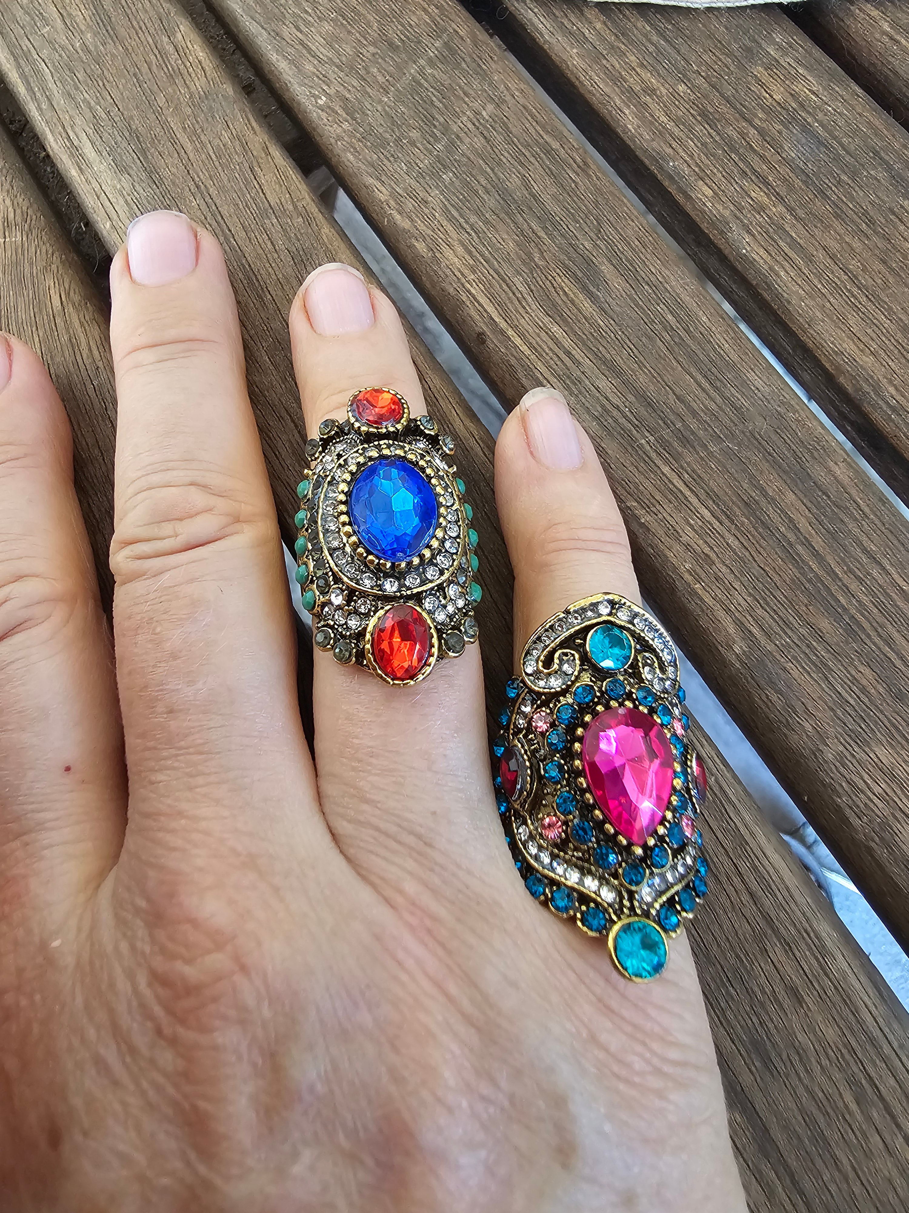 Enorme y magnífico anillo diseño audaz