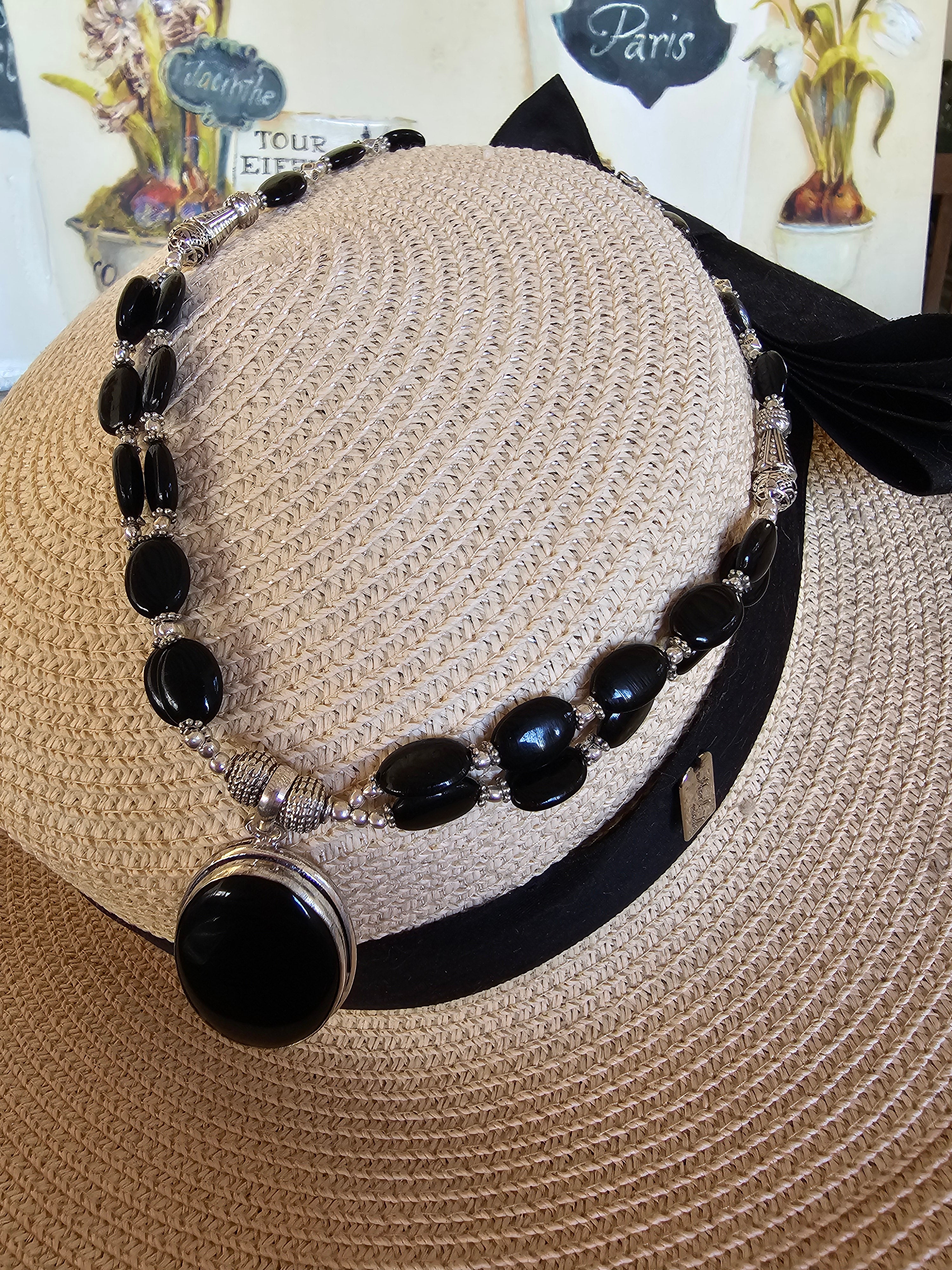 Collar elegante negro