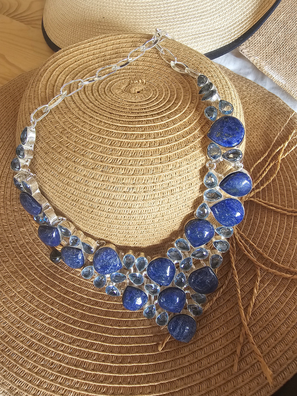 Collar azul bisutería