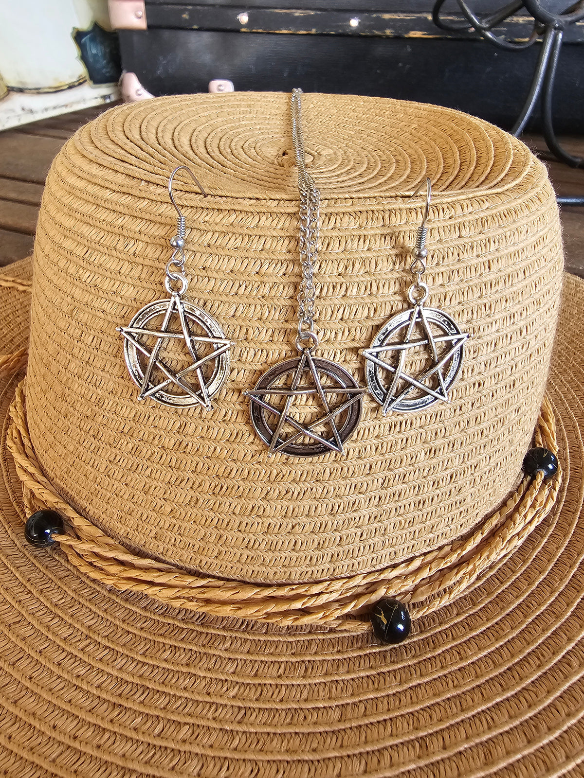 Conjunto de Collar y Pendientes Pentagrama – Plata Envejecida