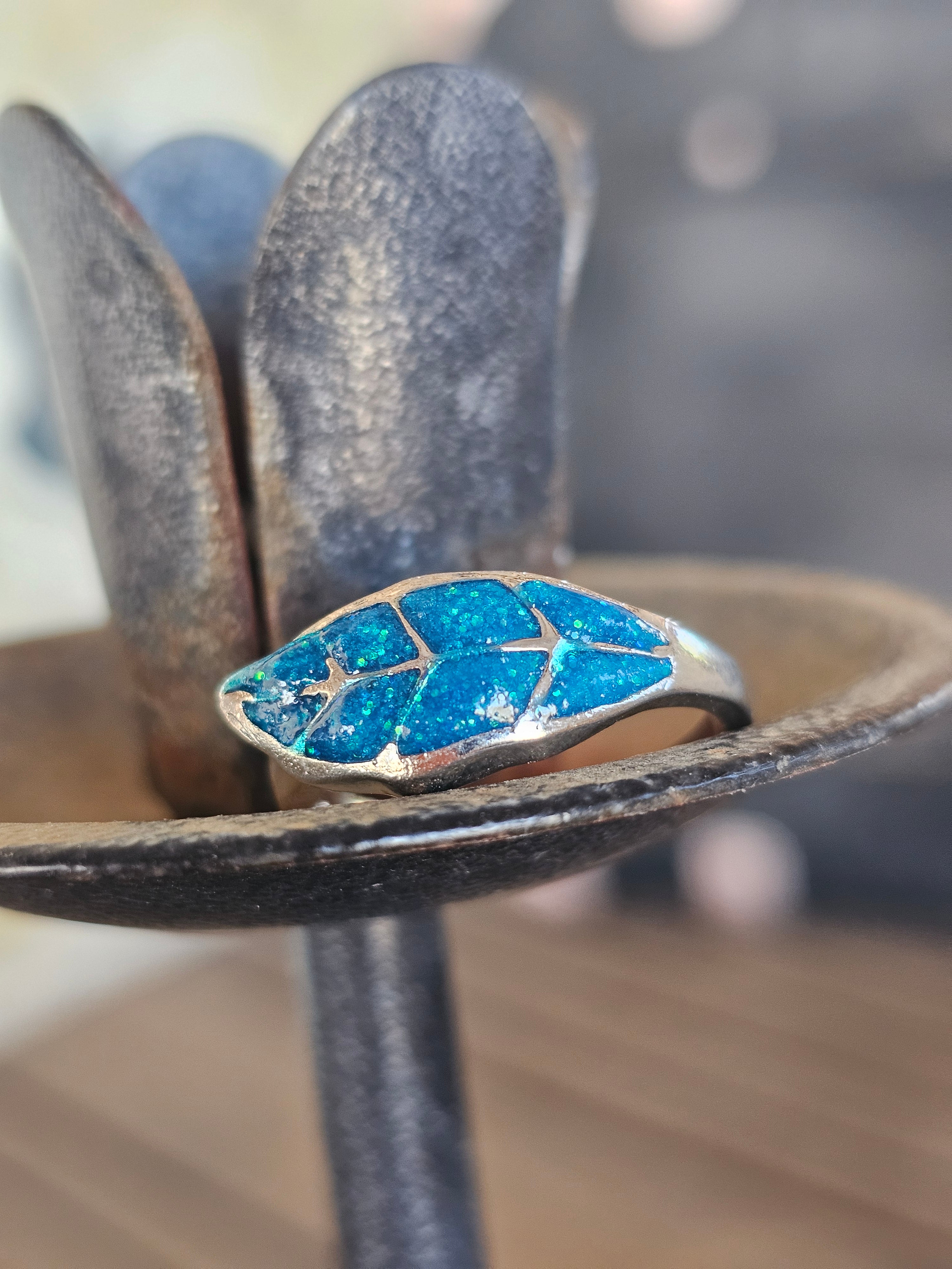 Lindo anillo estilo hoja