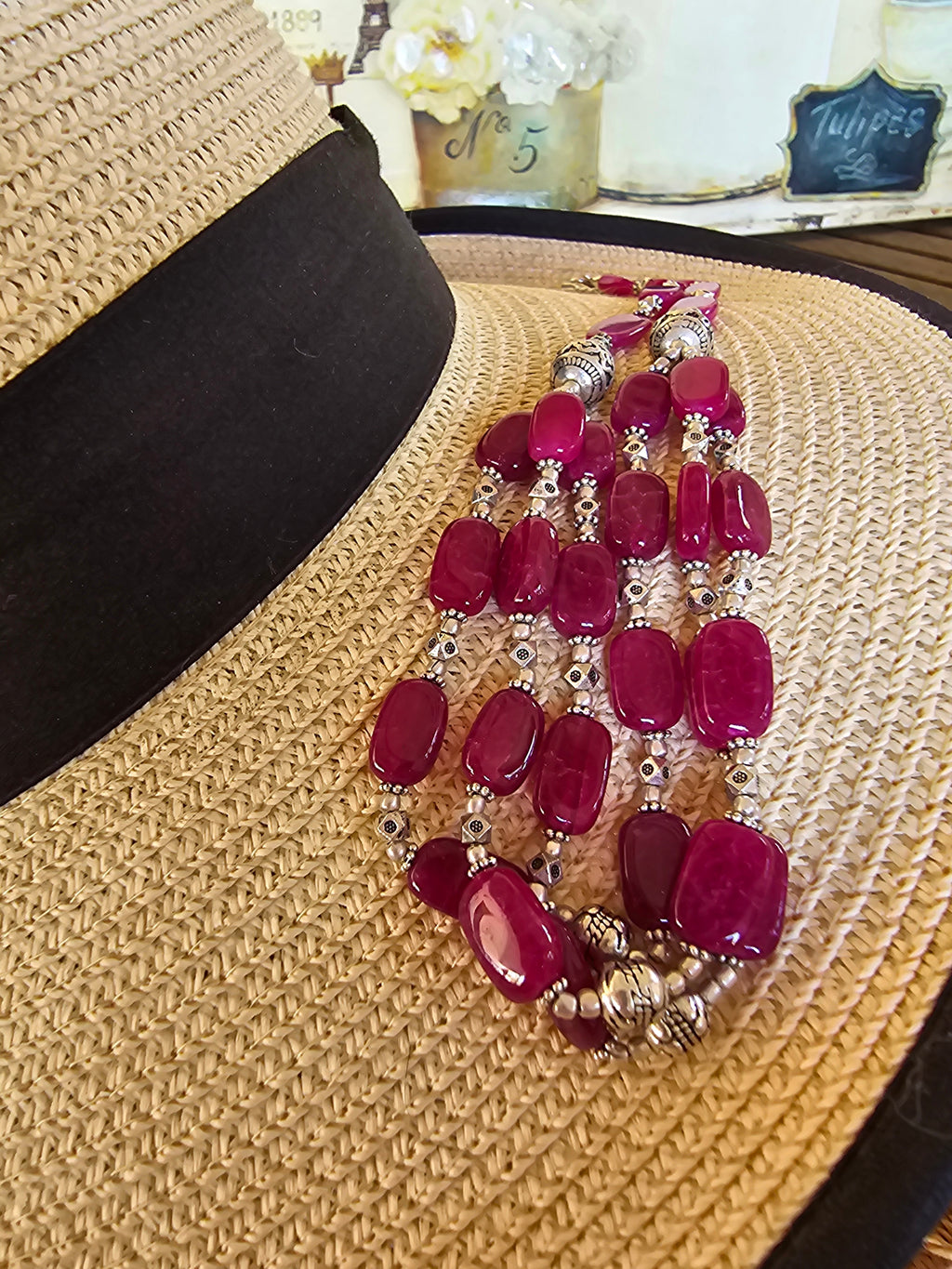 Collar púrpura con detalles interesantes
