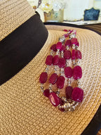 Collar púrpura con detalles interesantes