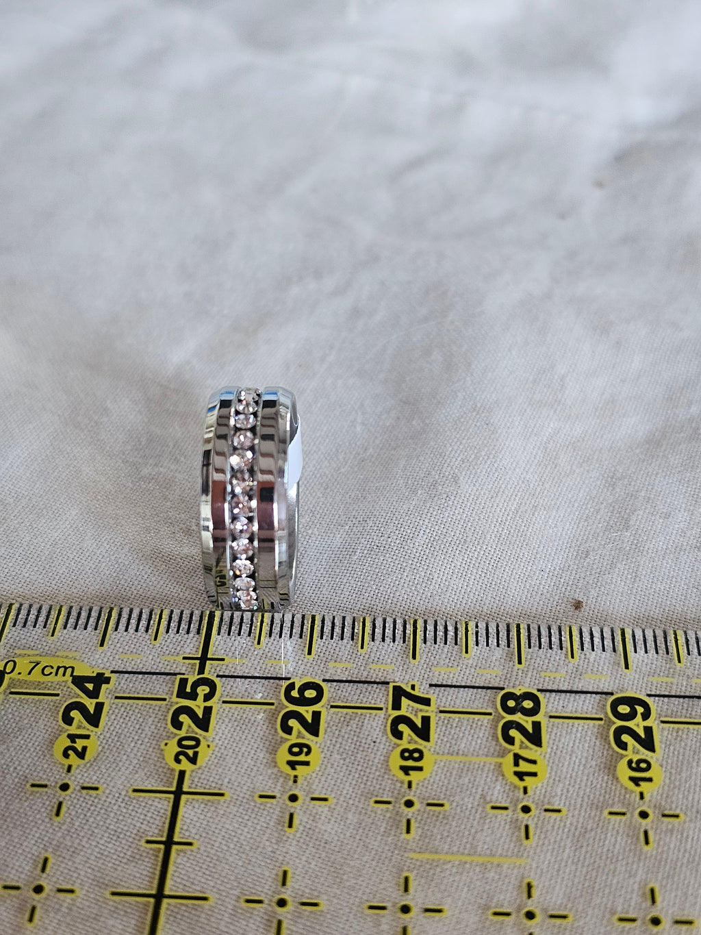 Anillo plateado con cristales