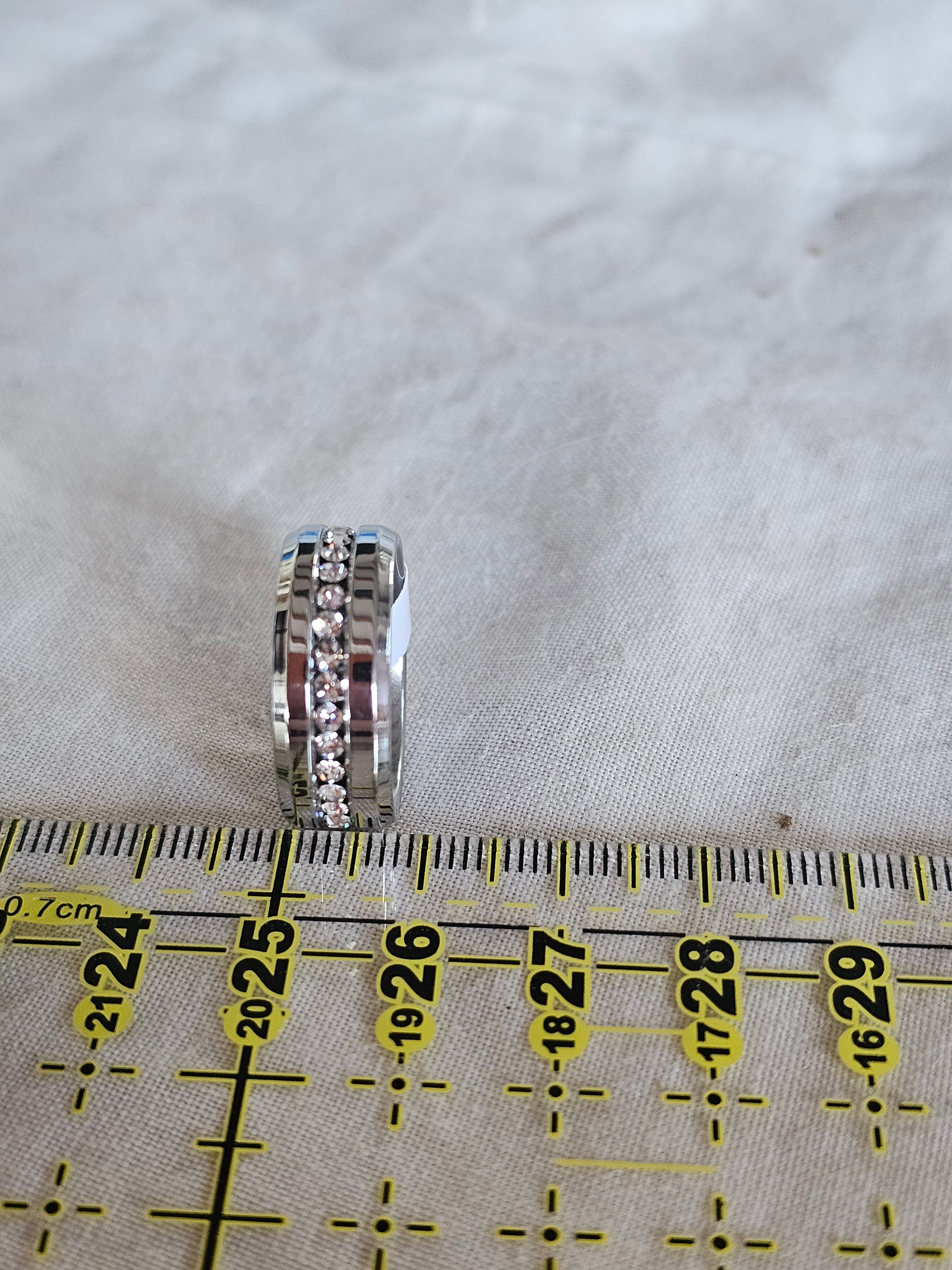 Anillo plateado con cristales