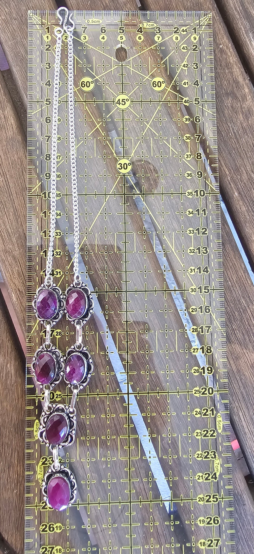 Lindo collar púrpura para cualquier ocasión