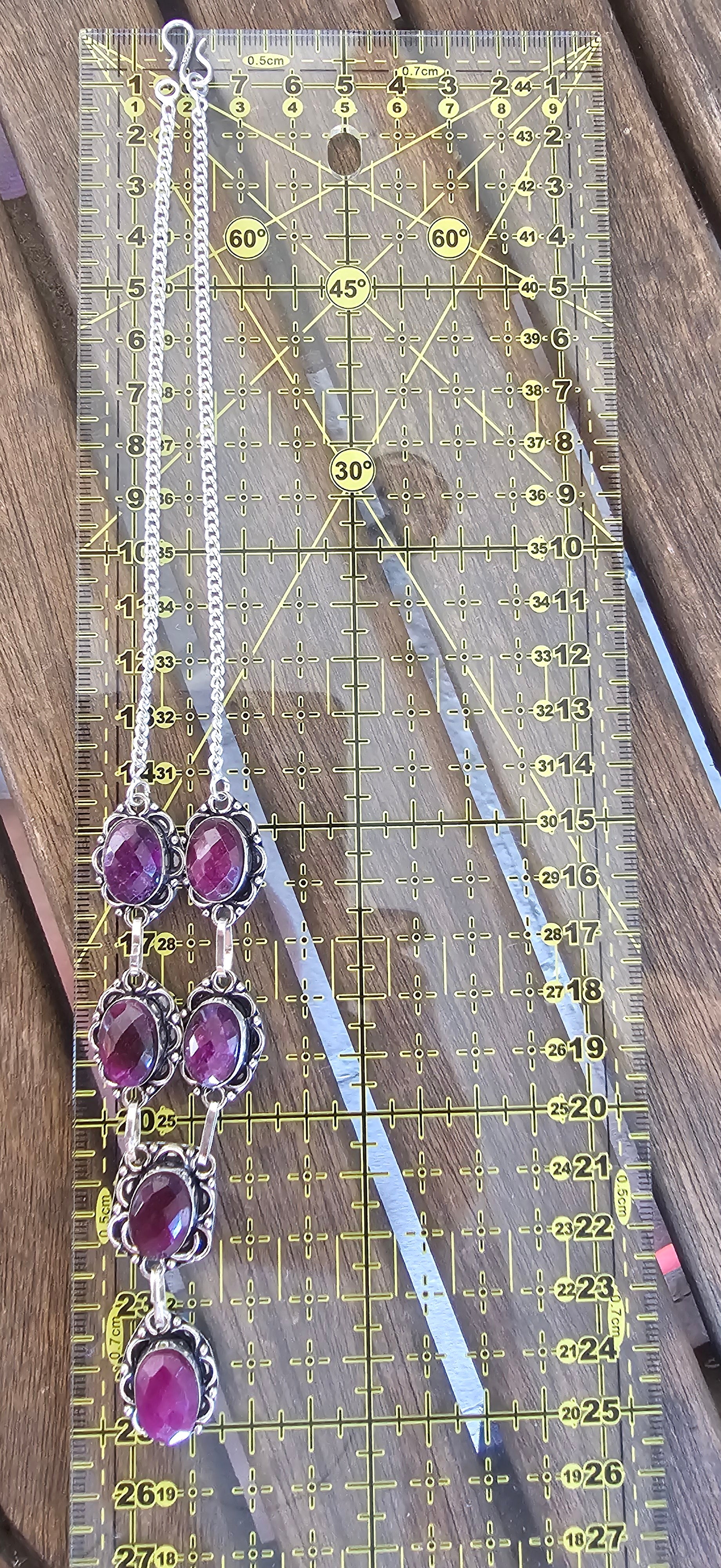 Lindo collar púrpura para cualquier ocasión