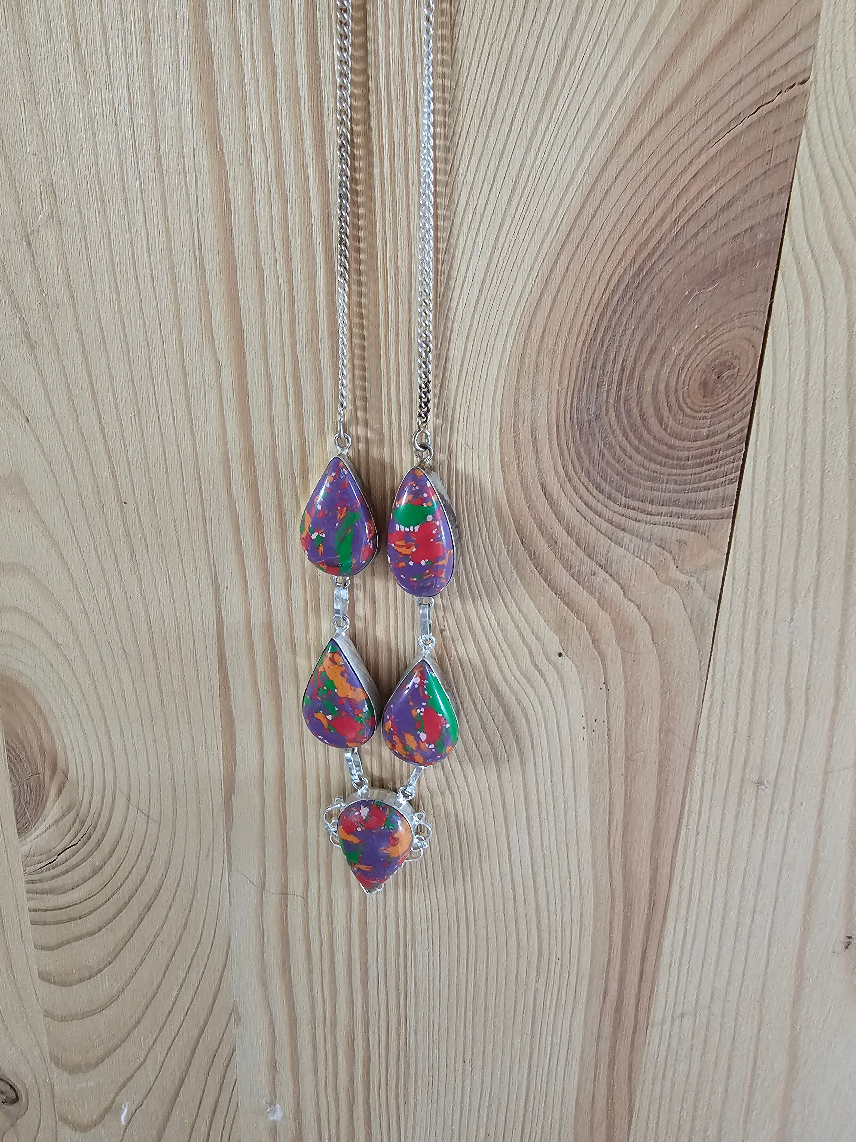 Collar con colores de verdad