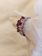 Muy bonito anillo de fila