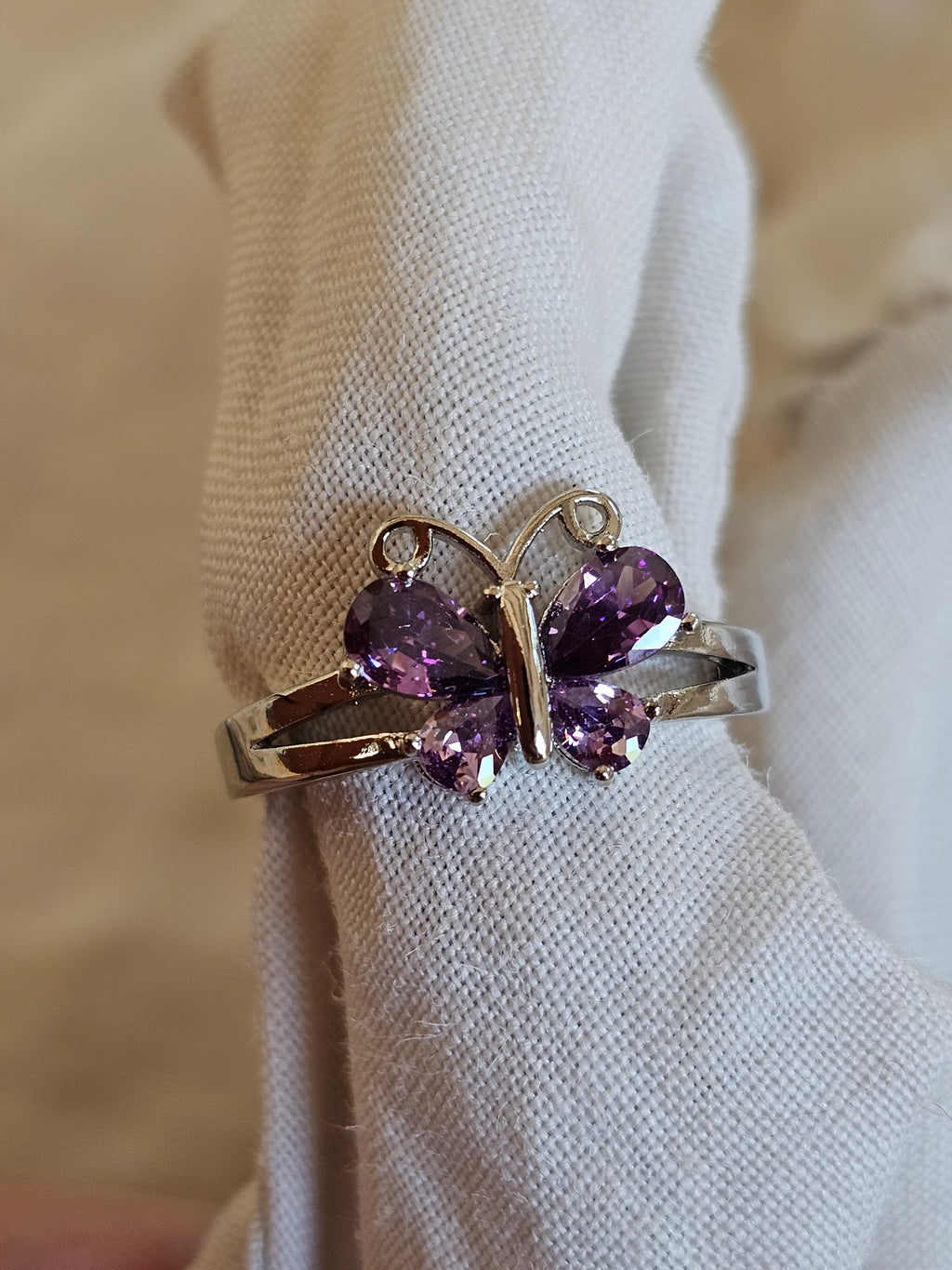 Un anillo en forma de mariposa