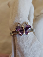 Un anillo en forma de mariposa