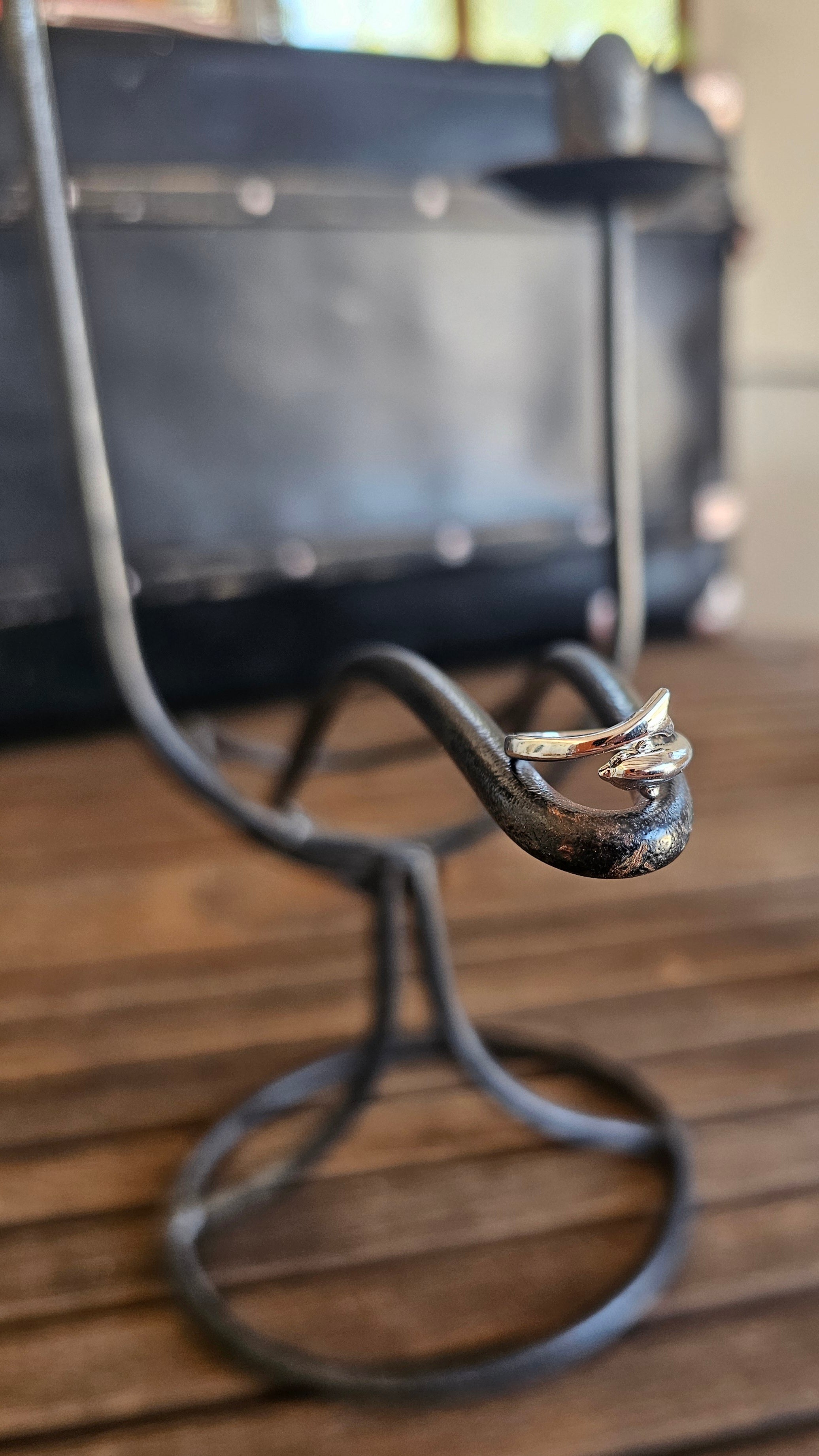 Delicado anillo de delfín