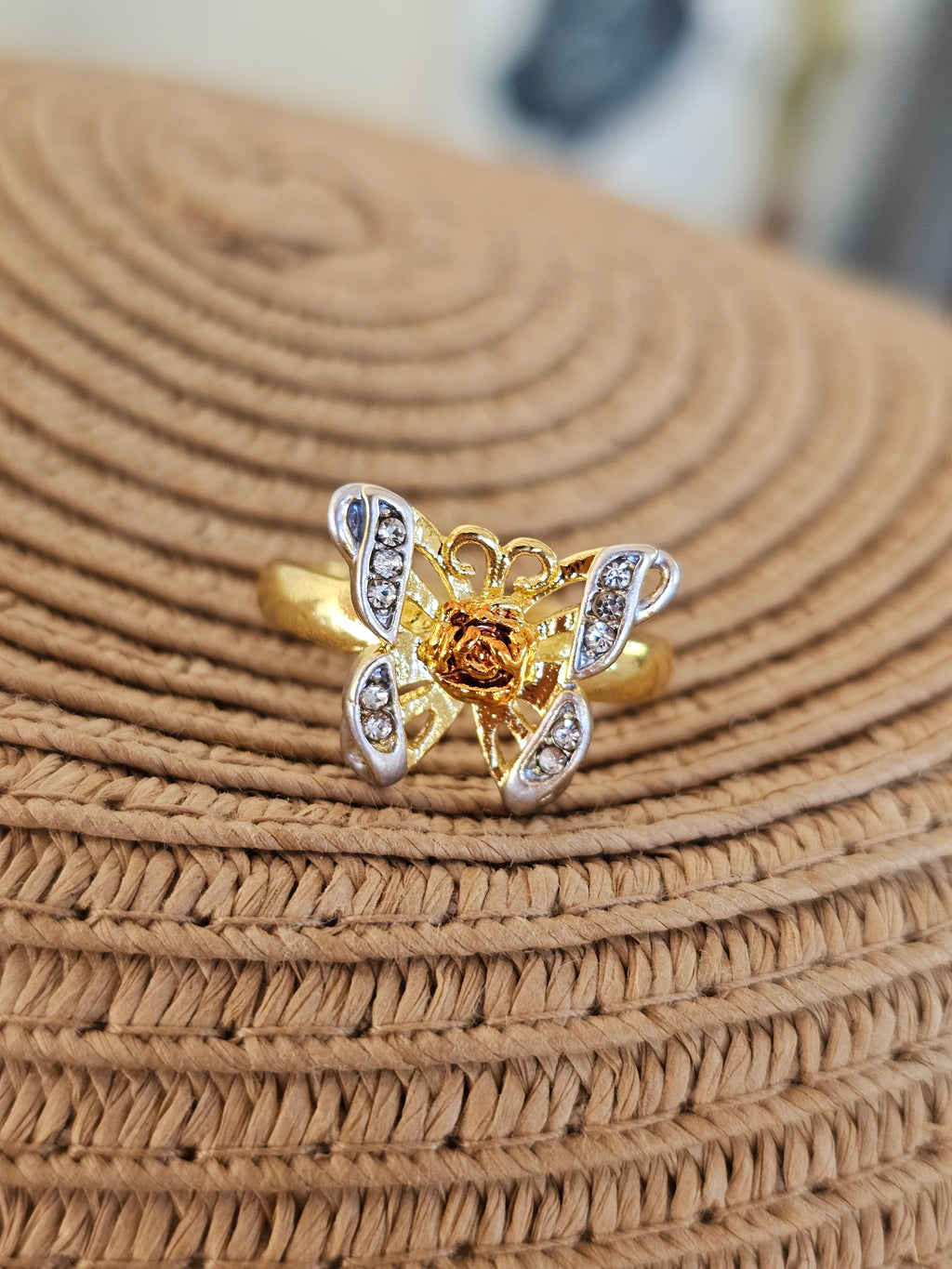 Un anillo en forma de mariposa