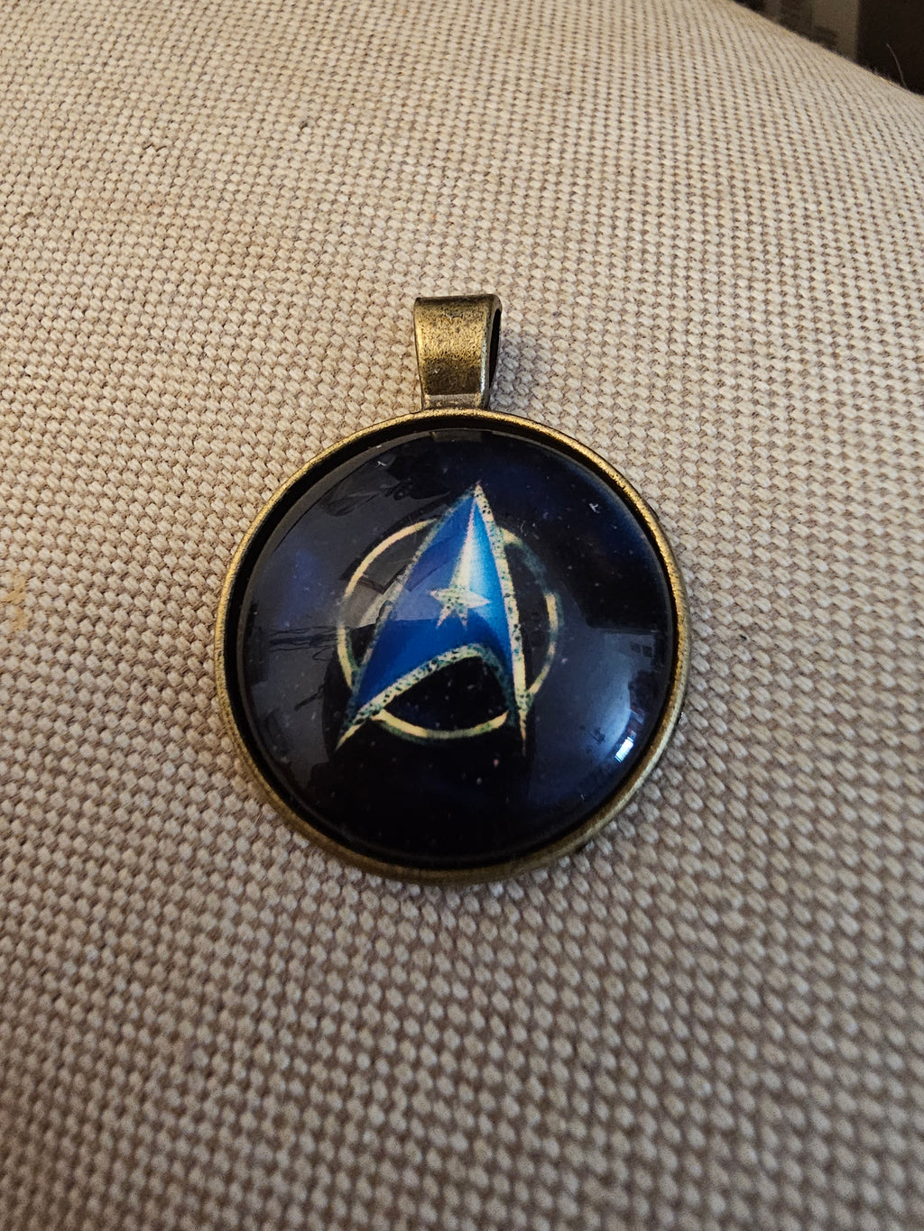 Star Trek Collar colgante con logo Boldly aumentado