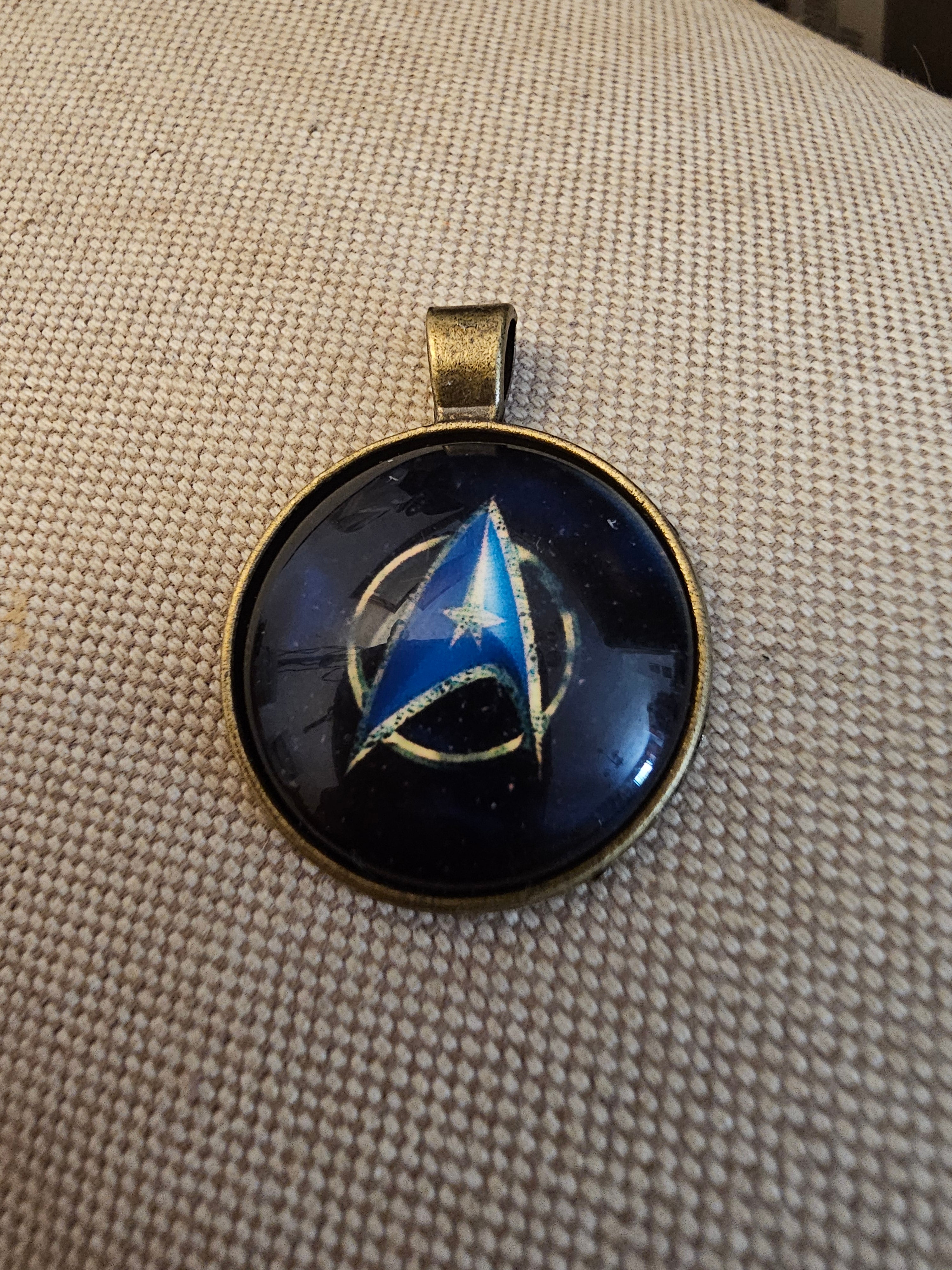Star Trek Collar colgante con logo Boldly aumentado