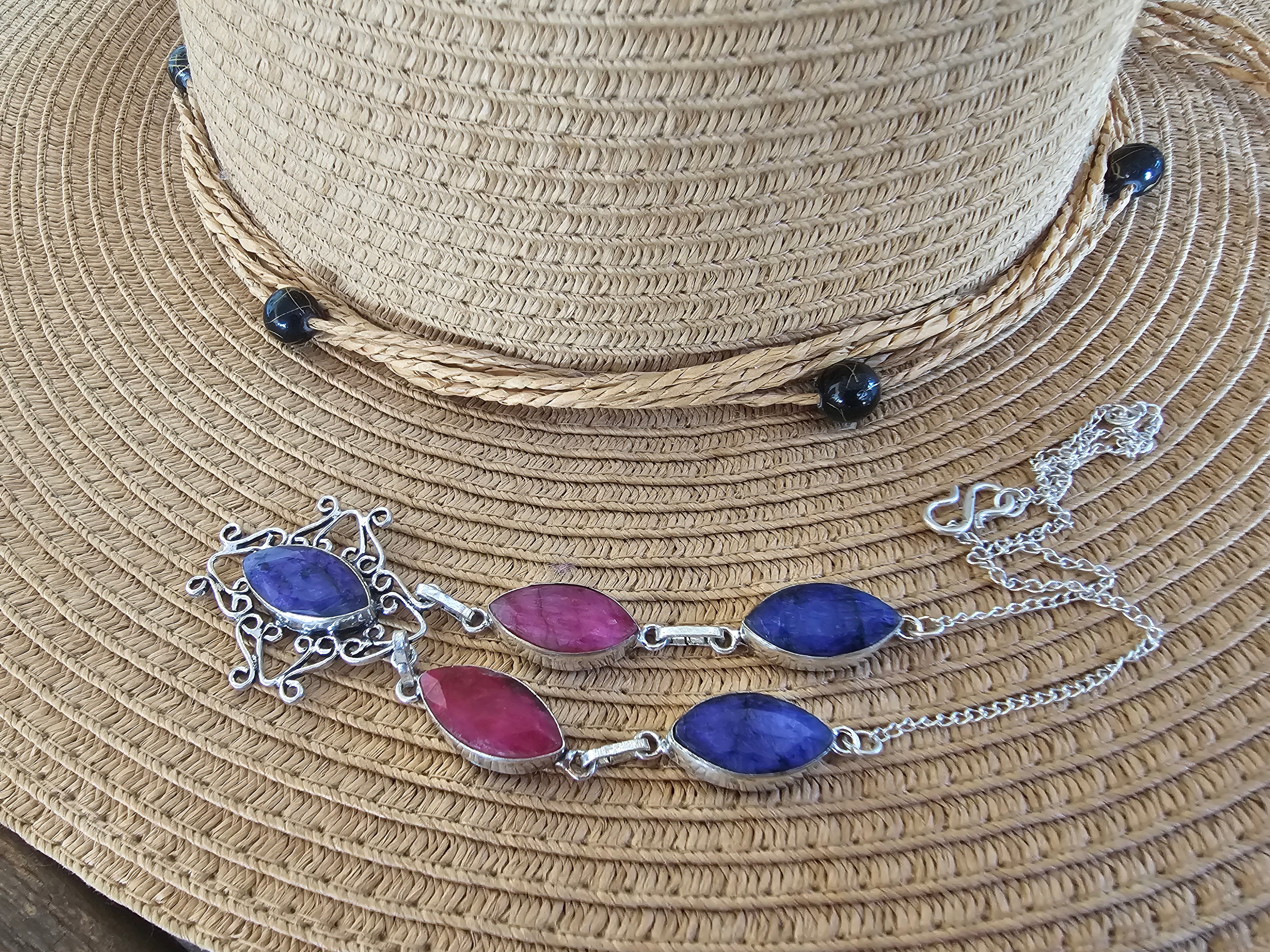 Lindo collar púrpura y pink para cualquier ocasión