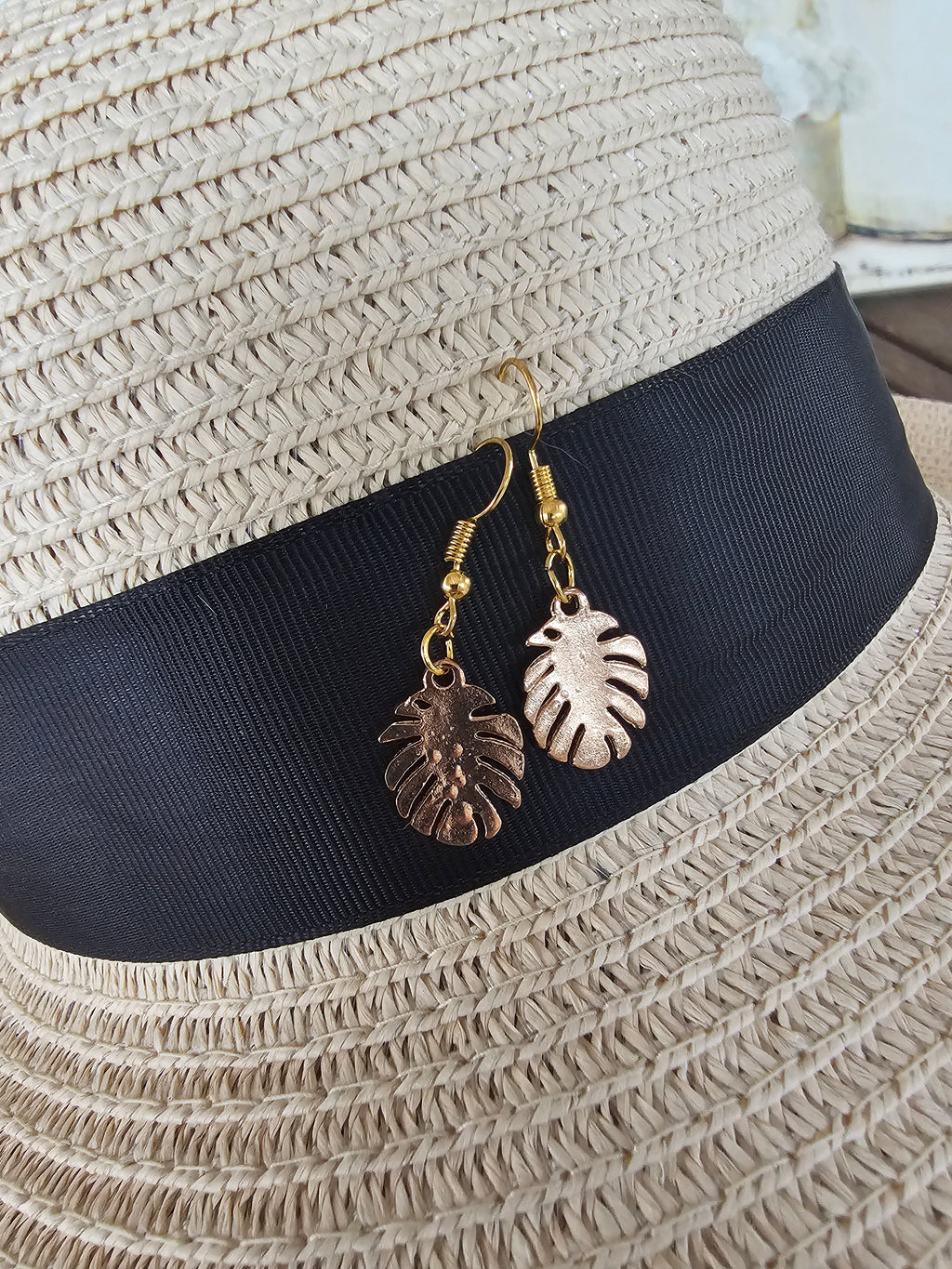 Monstera leaf earrings