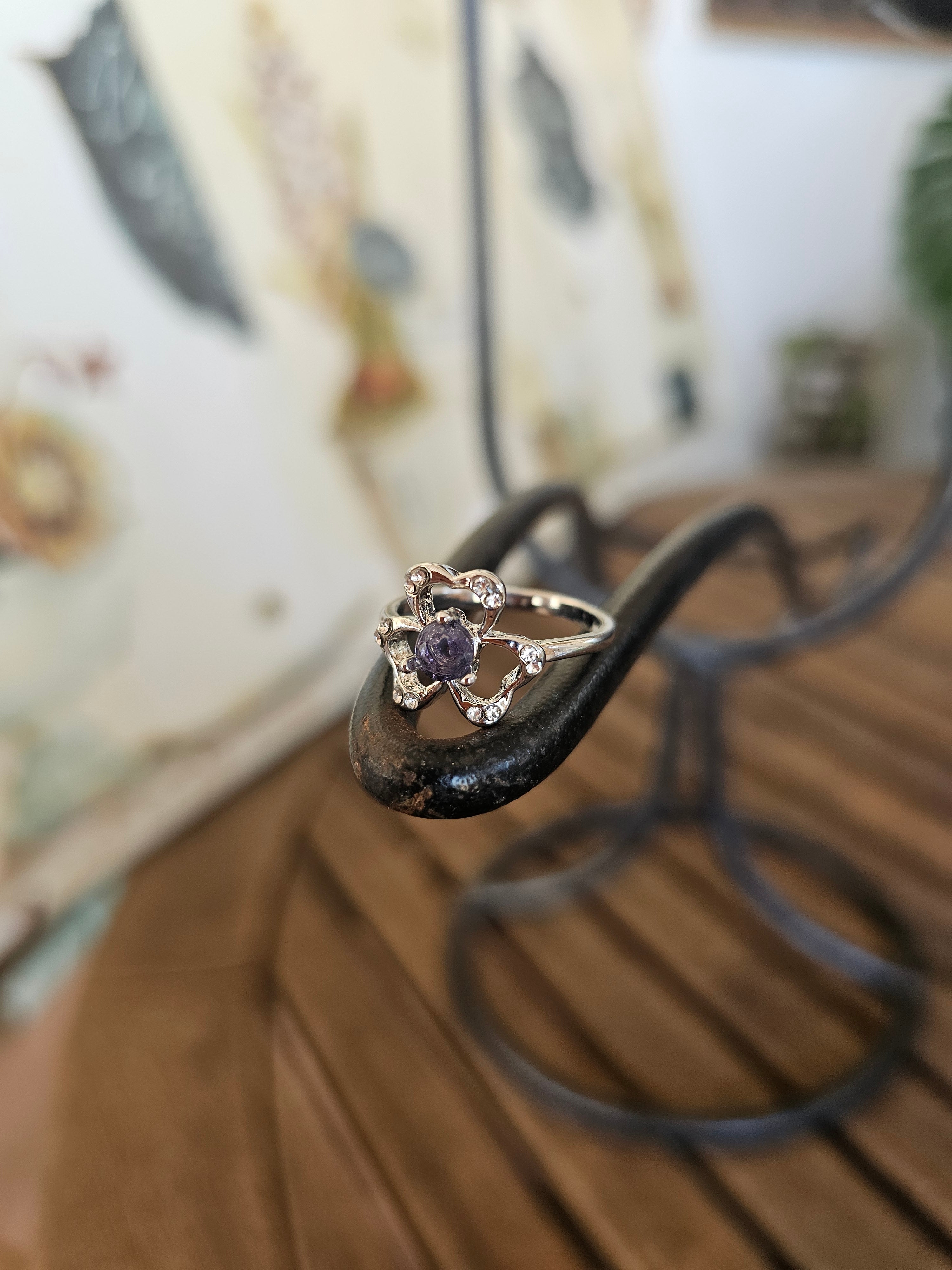 Lindo anillo con forma floral