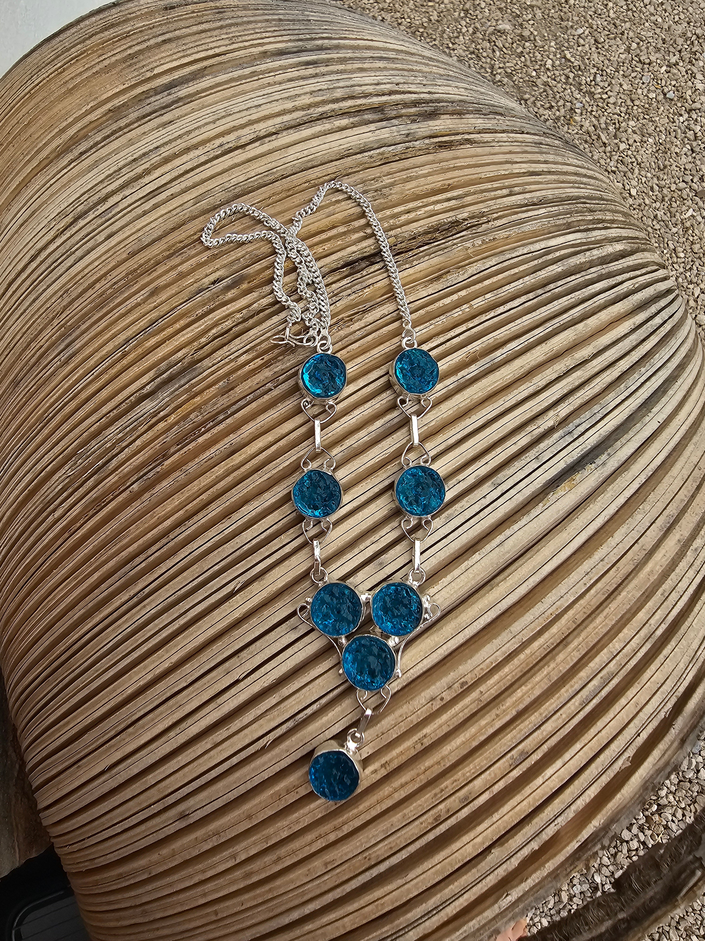Lindo collar azul  para cualquier ocasión
