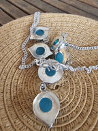 Lindo collar azul para cualquier ocasión