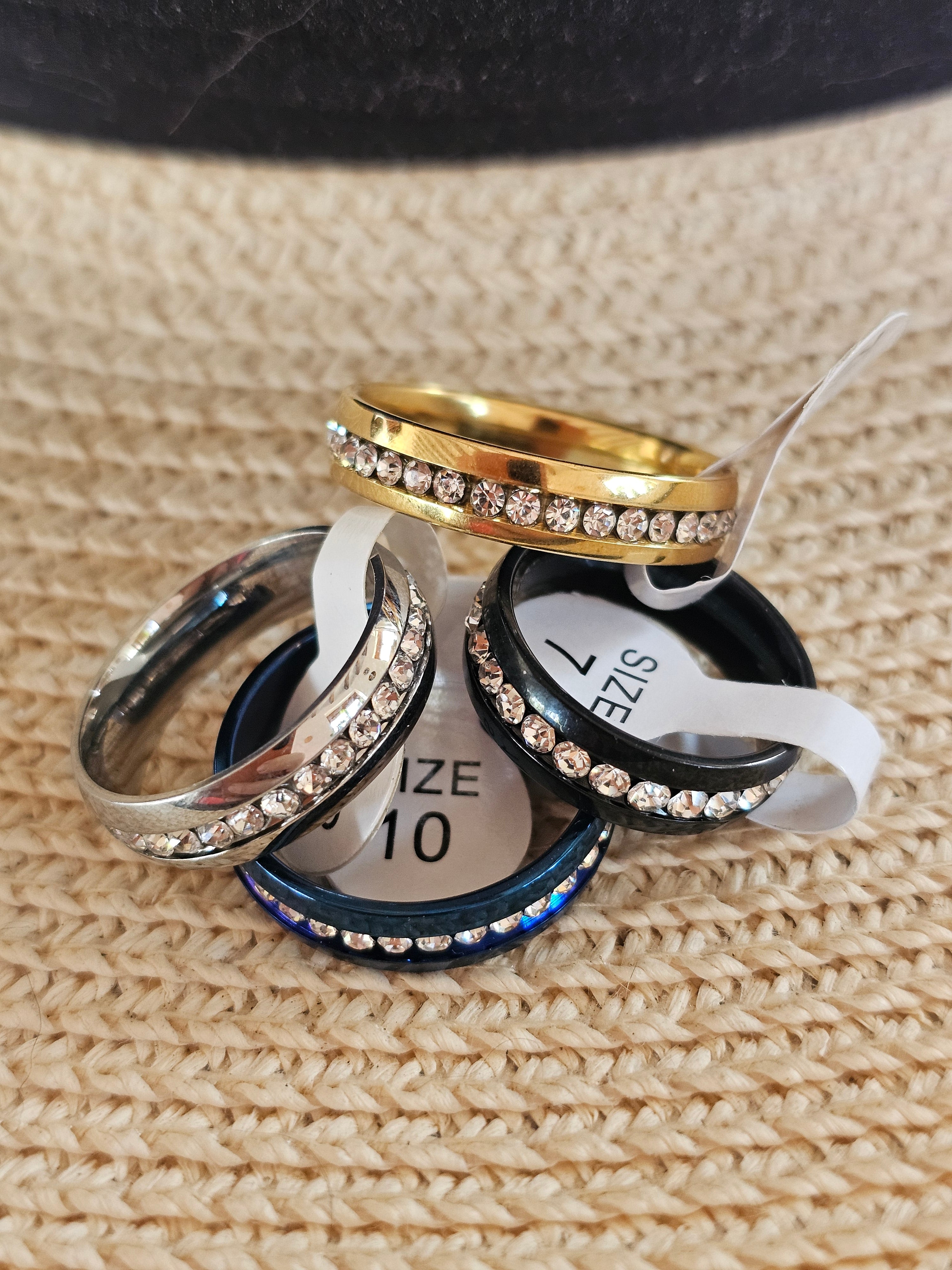 Anillo con cristales, varios colores
