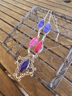 Lindo collar púrpura y pink para cualquier ocasión