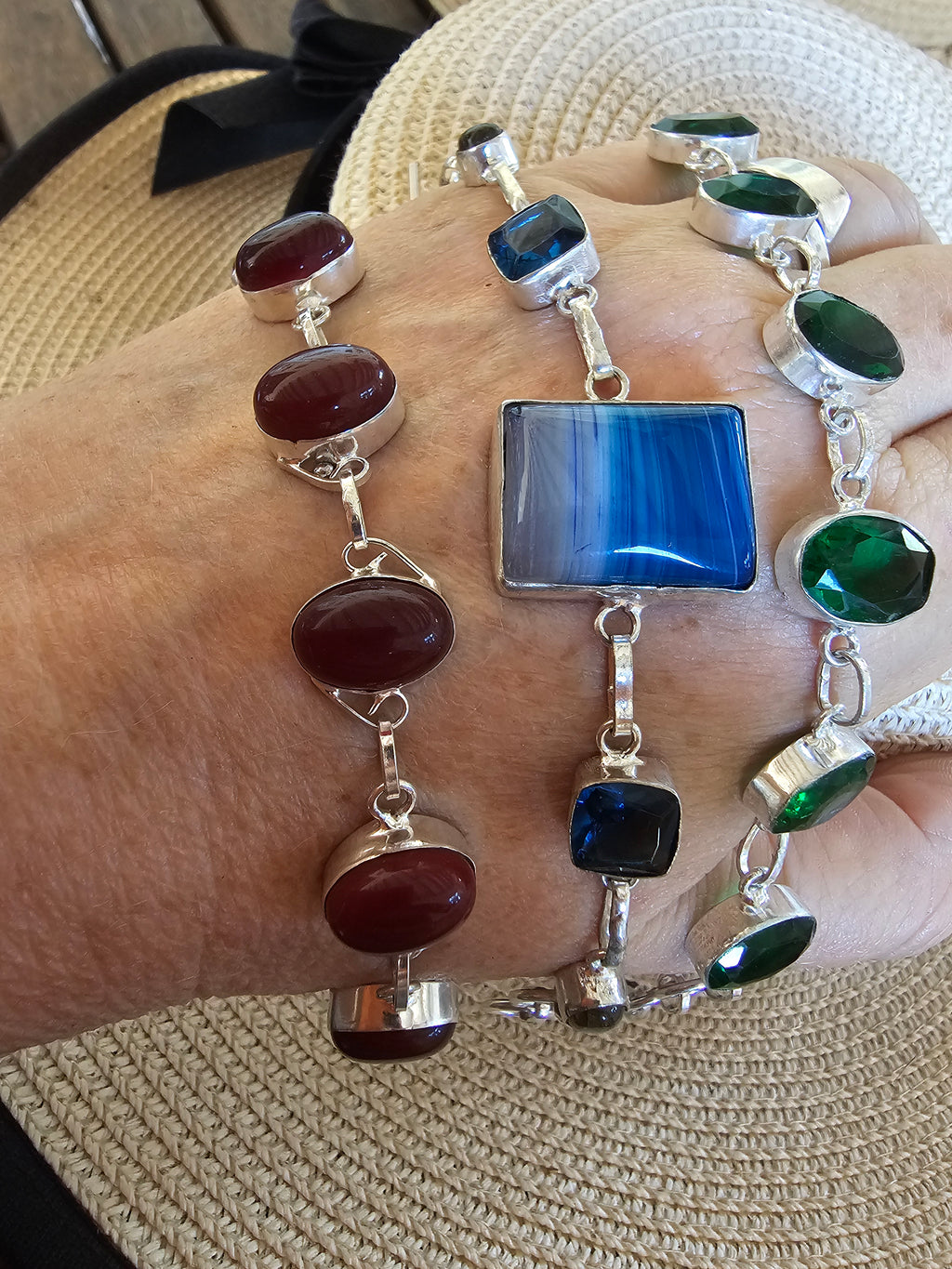 Pulseras en tres colores