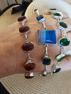 Pulseras en tres colores