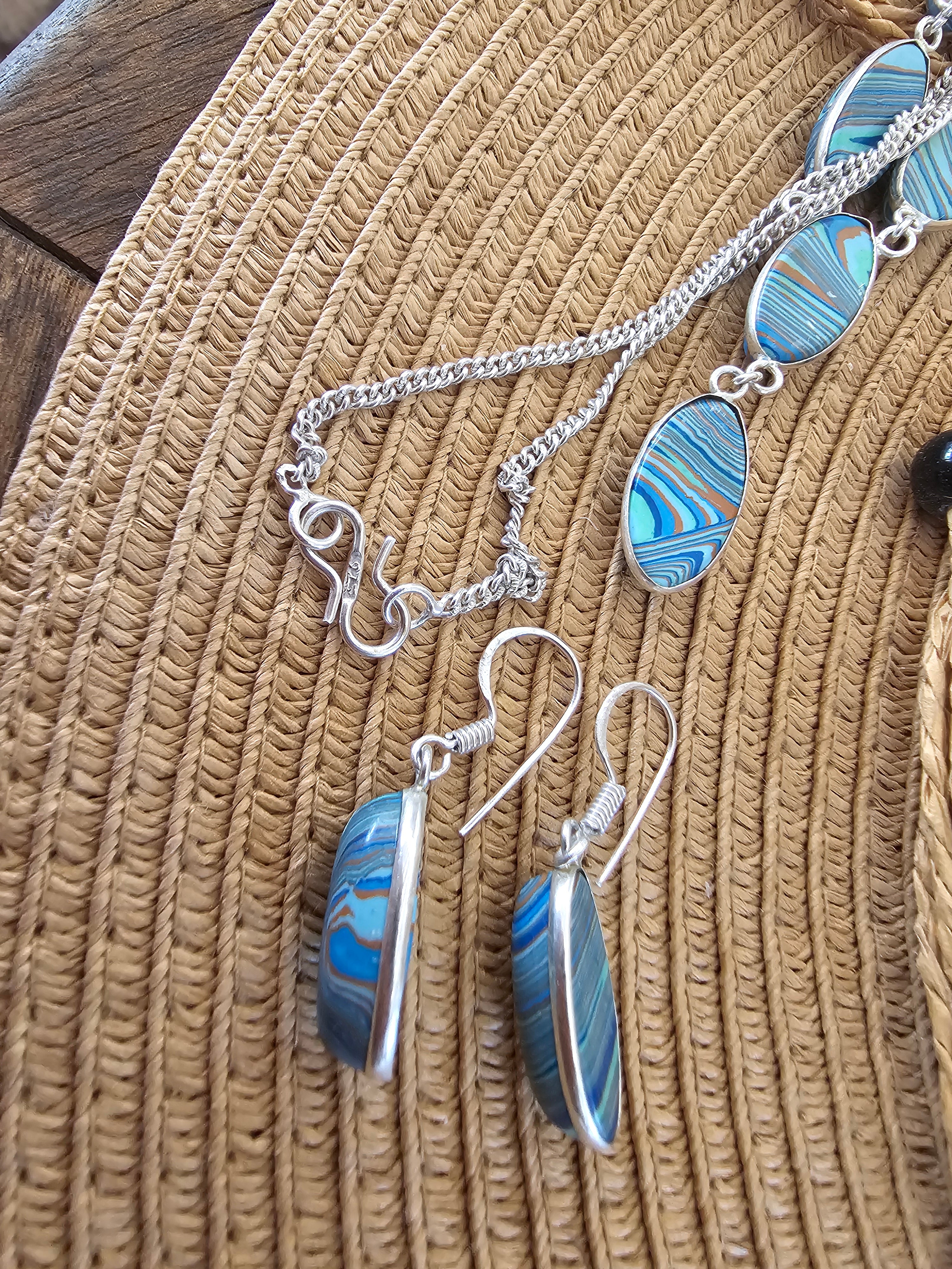 Conjuntos de collar y pendientes