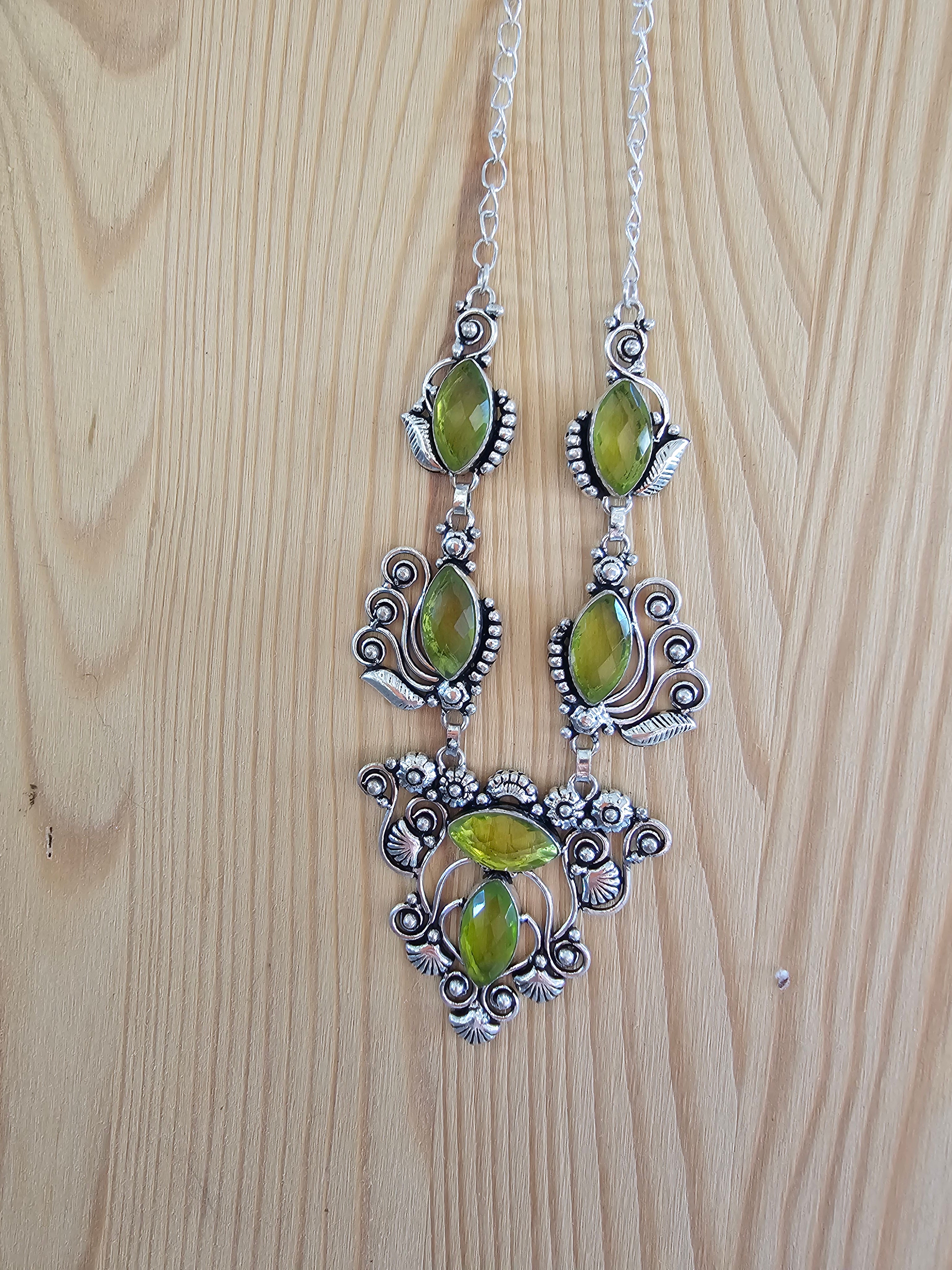 Collar delicado y elegante