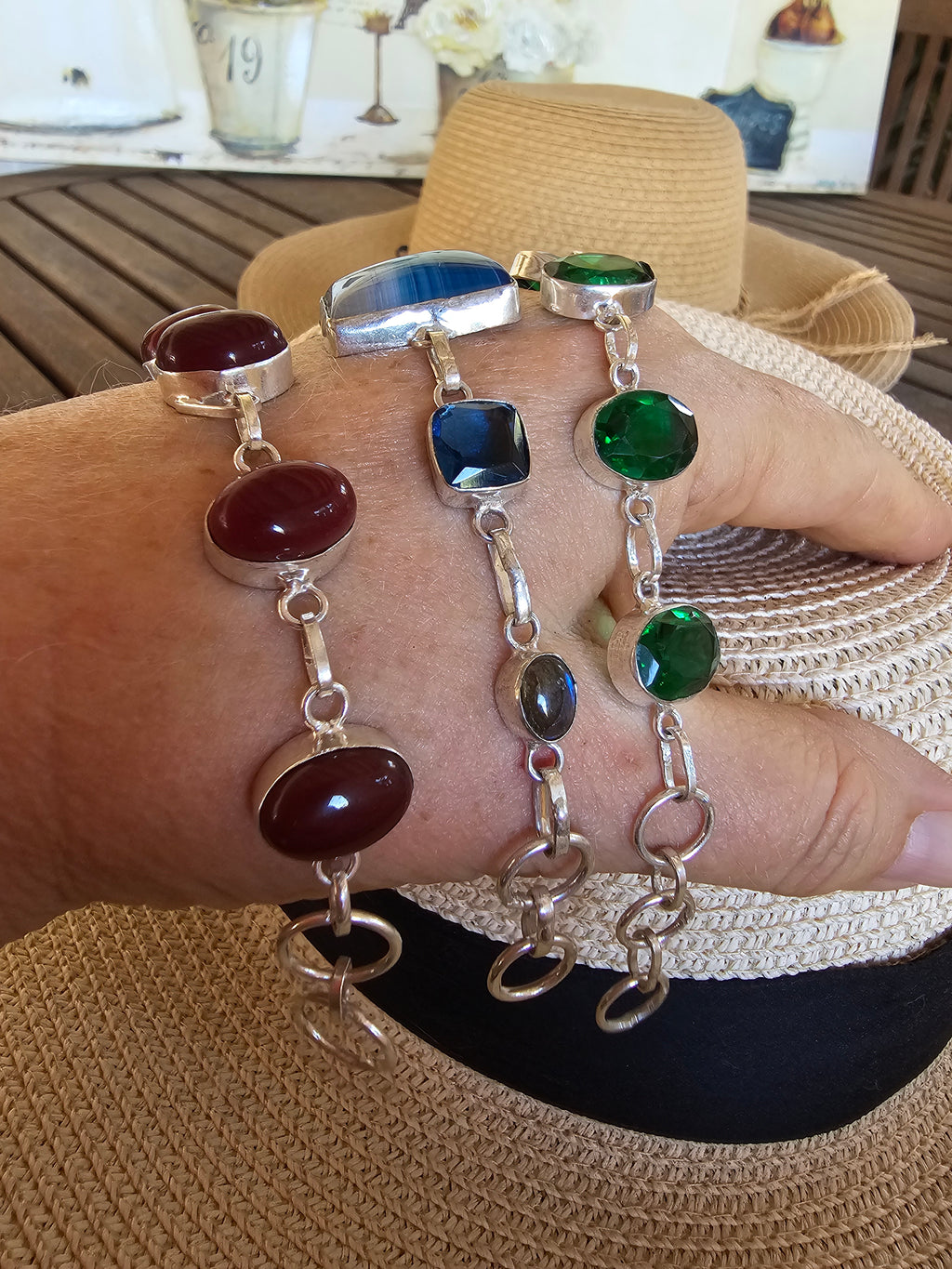 Pulseras en tres colores